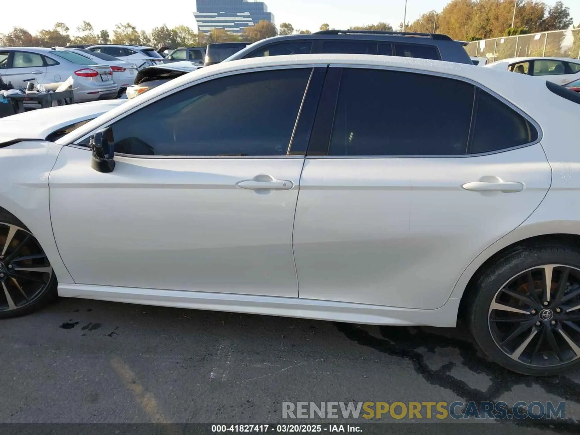 14 fotografías del automóvil dañado 4T1B61HK5KU850068 TOYOTA CAMRY 2019