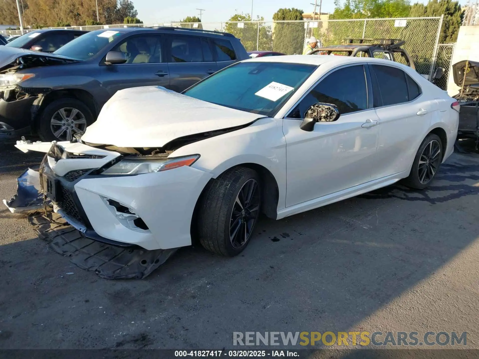 2 fotografías del automóvil dañado 4T1B61HK5KU850068 TOYOTA CAMRY 2019