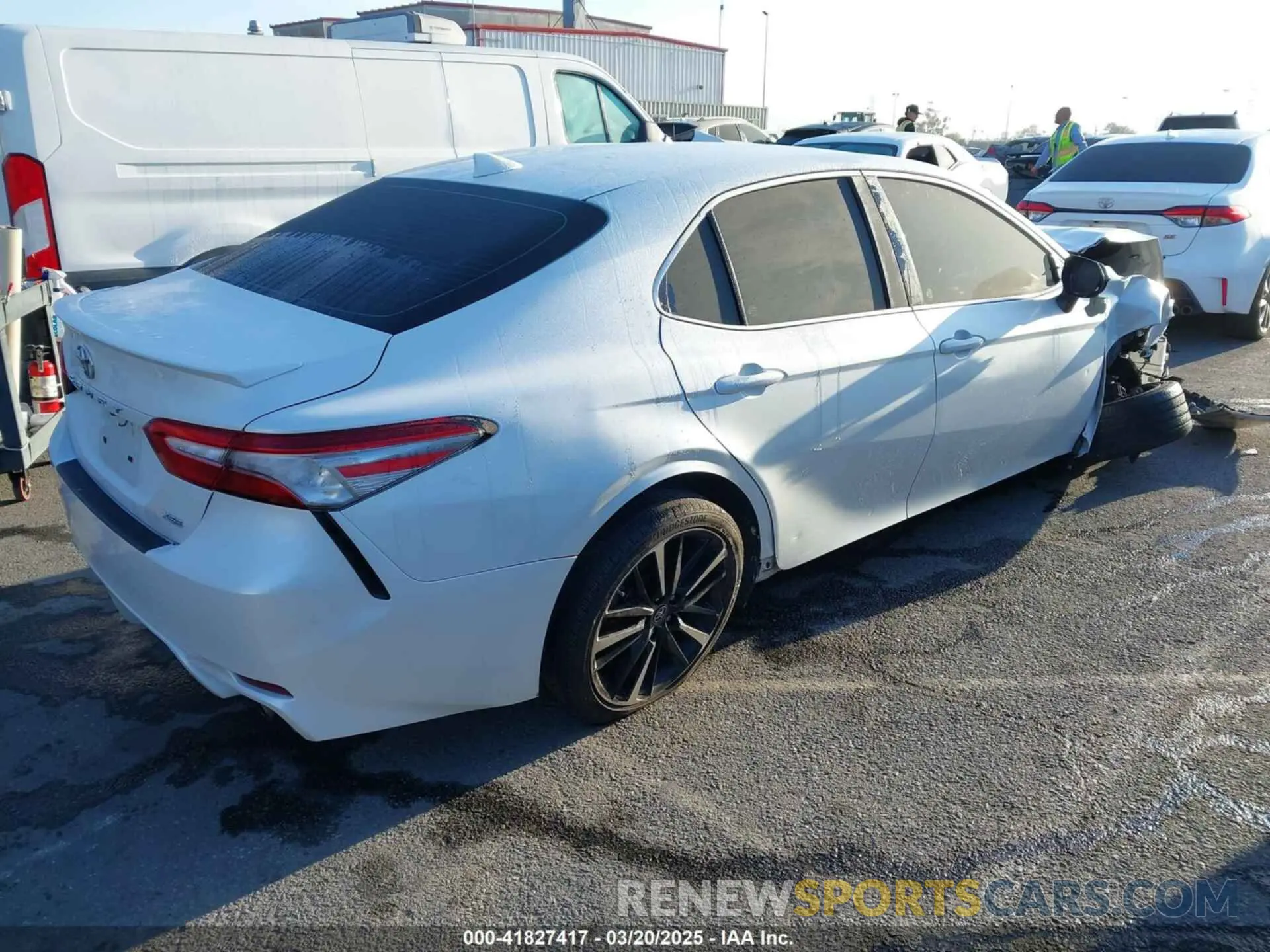 4 fotografías del automóvil dañado 4T1B61HK5KU850068 TOYOTA CAMRY 2019