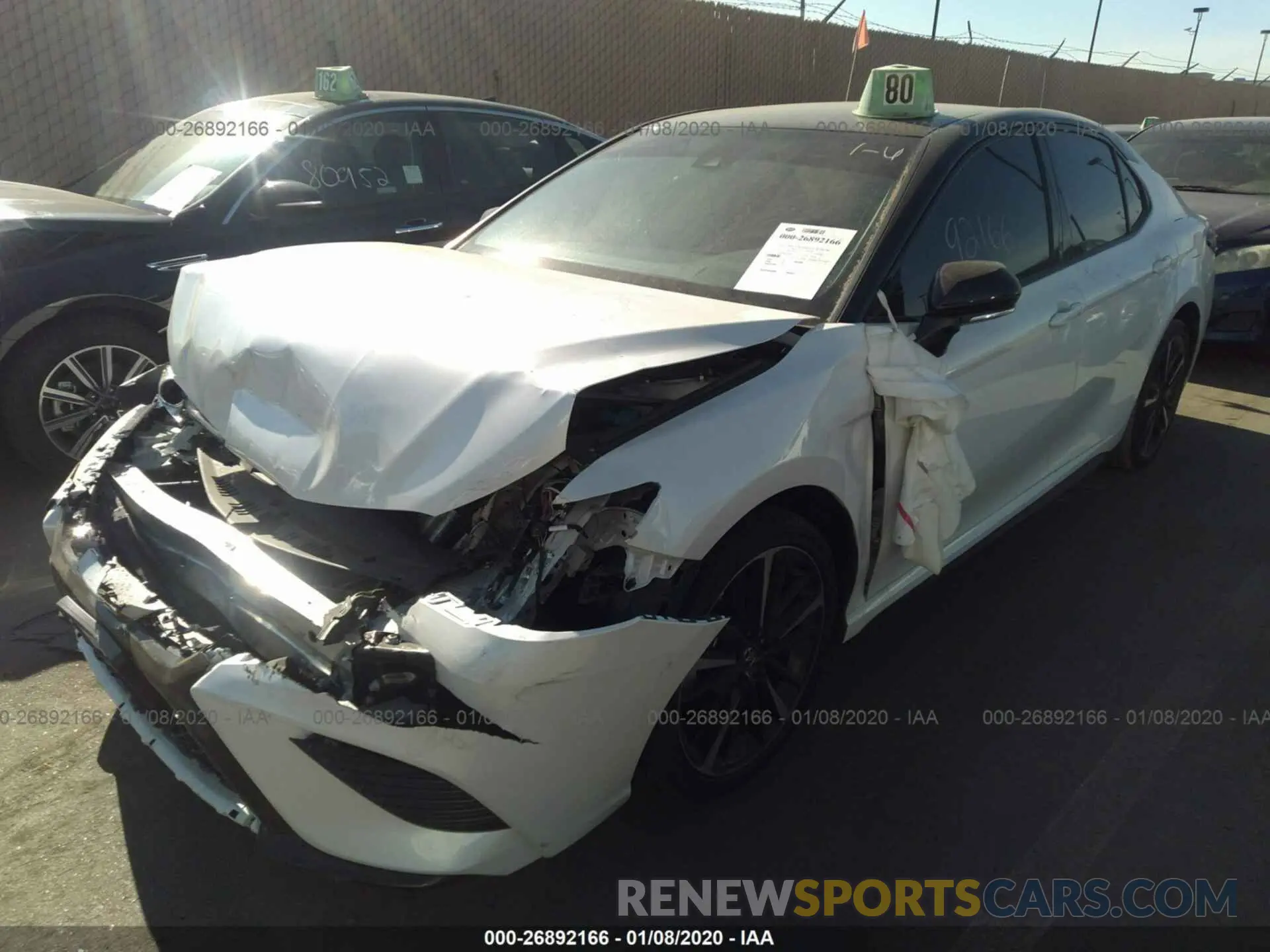 2 fotografías del automóvil dañado 4T1B61HK6KU210810 TOYOTA CAMRY 2019