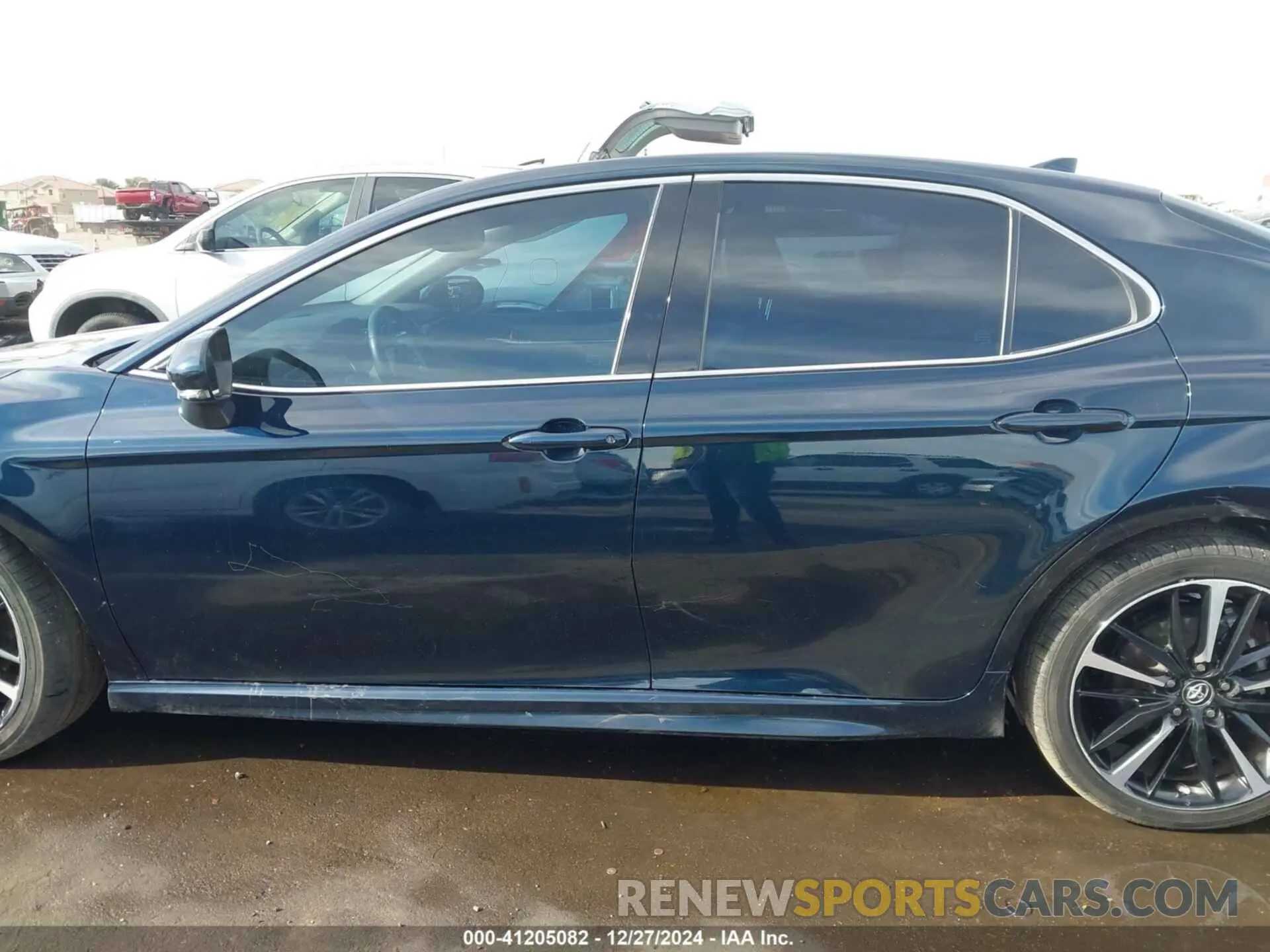 14 fotografías del automóvil dañado 4T1B61HK6KU284955 TOYOTA CAMRY 2019