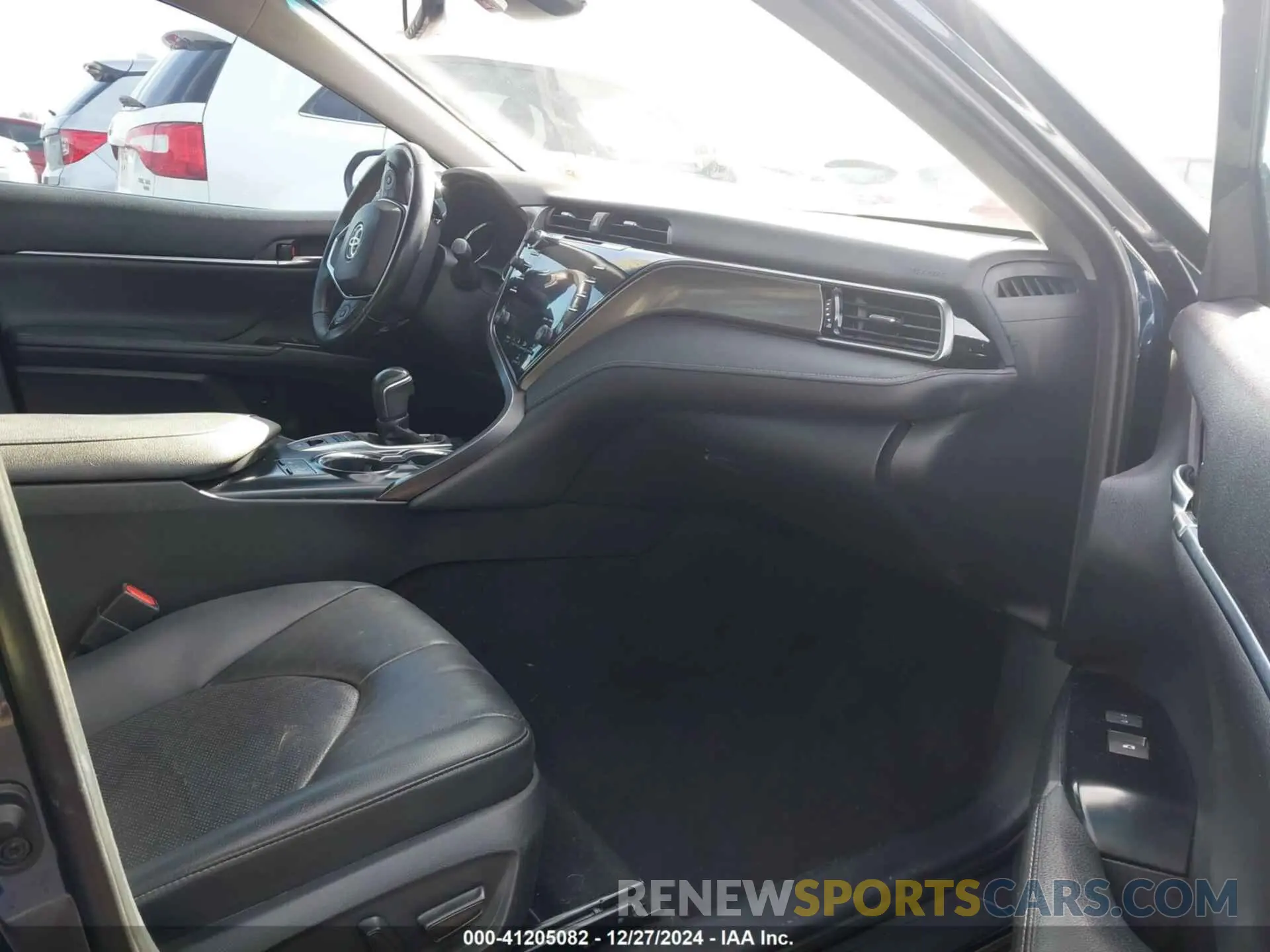 5 fotografías del automóvil dañado 4T1B61HK6KU284955 TOYOTA CAMRY 2019