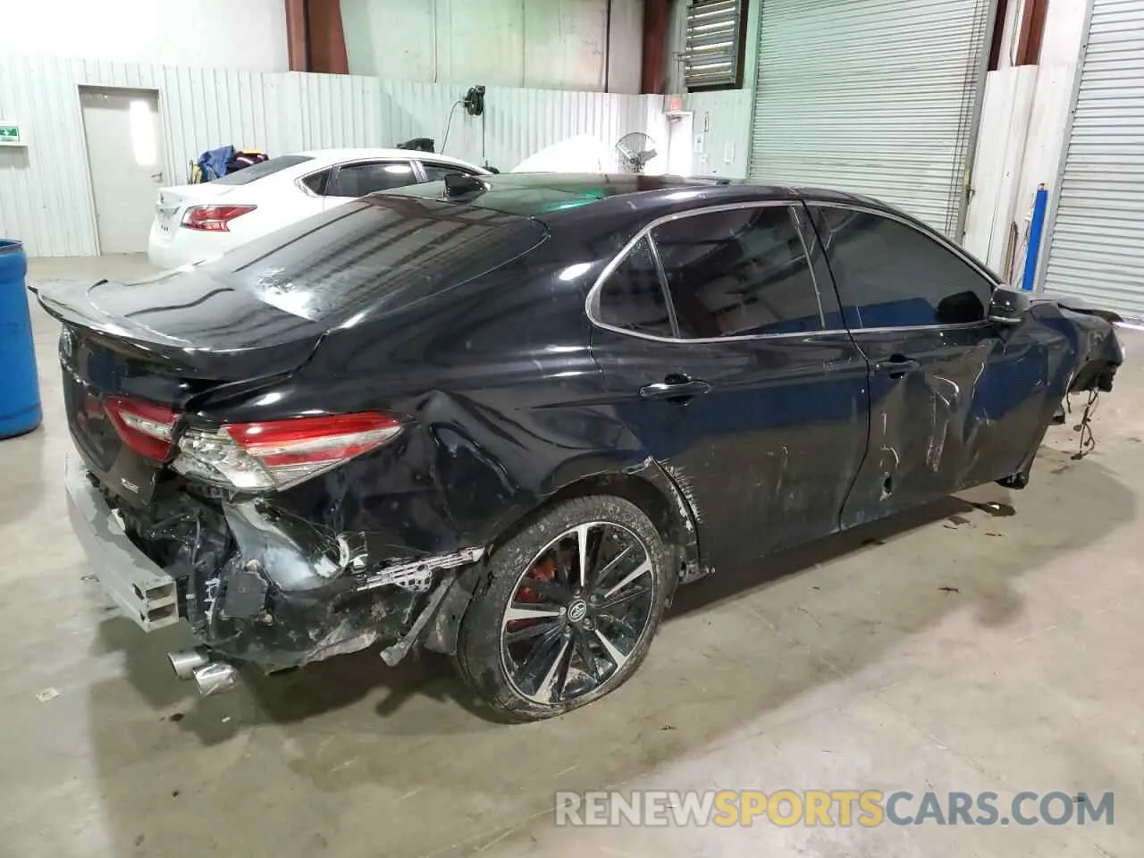 3 fotografías del automóvil dañado 4T1B61HK6KU696857 TOYOTA CAMRY 2019