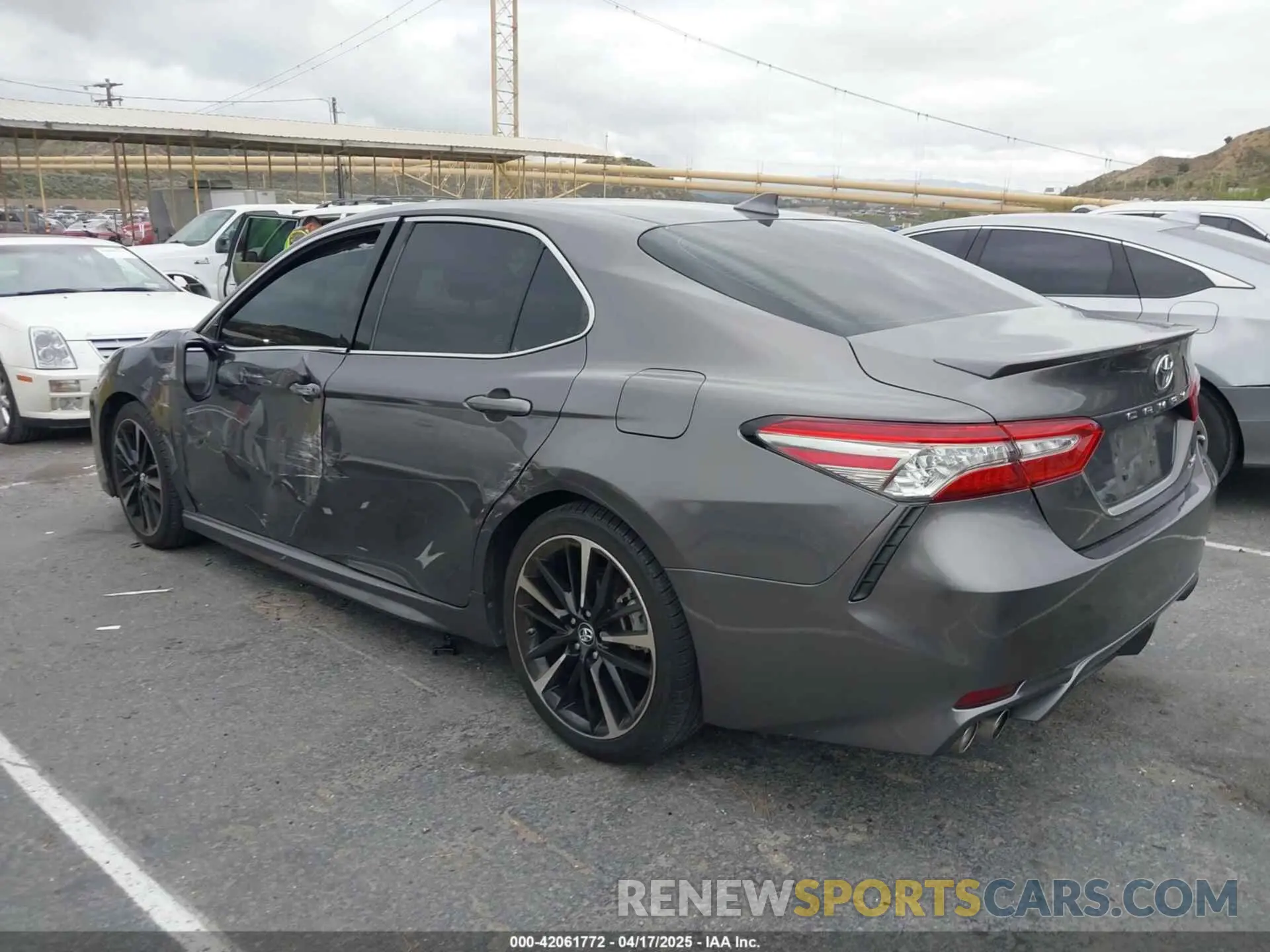 3 fotografías del automóvil dañado 4T1B61HK6KU709008 TOYOTA CAMRY 2019