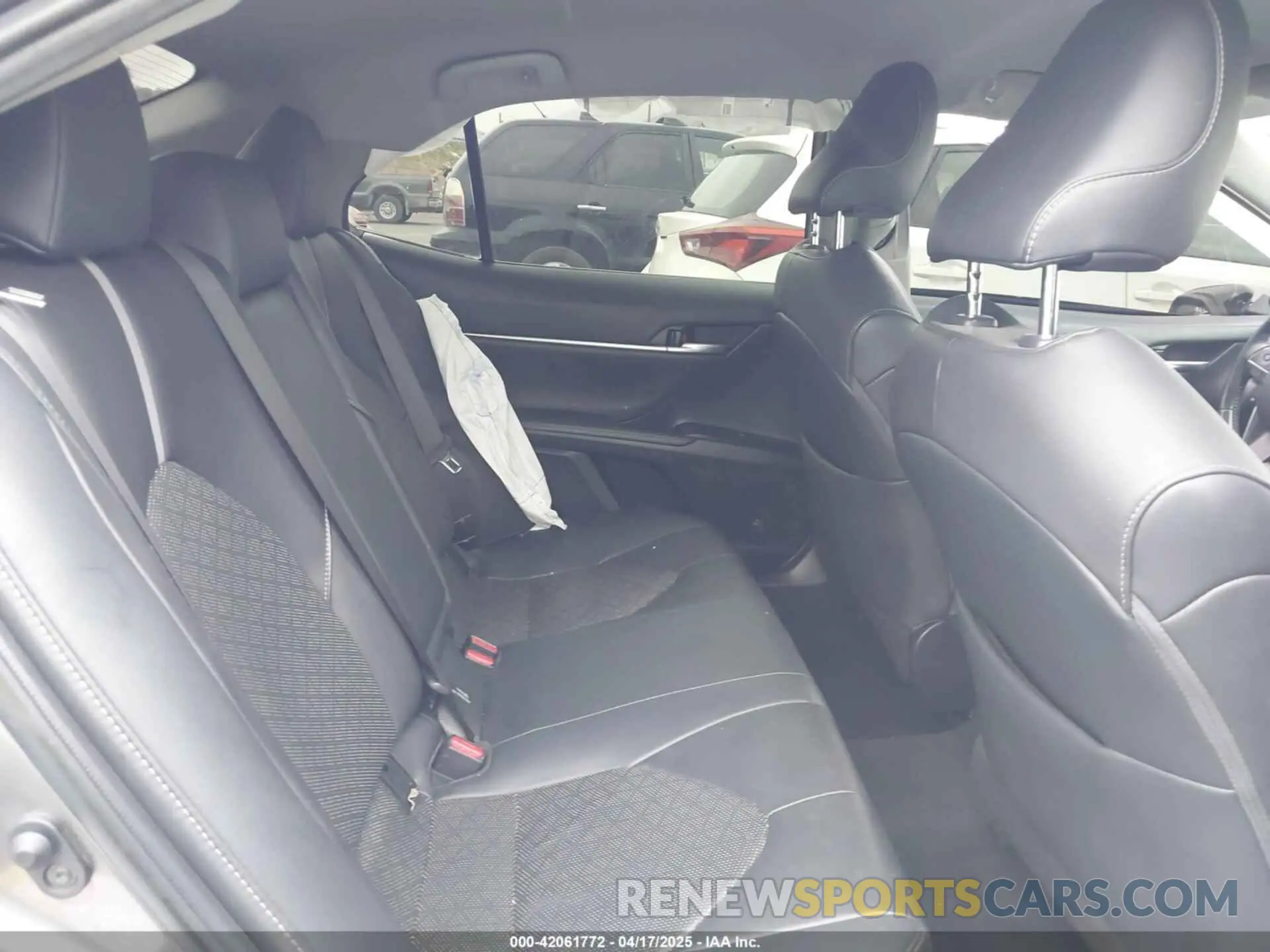 8 fotografías del automóvil dañado 4T1B61HK6KU709008 TOYOTA CAMRY 2019