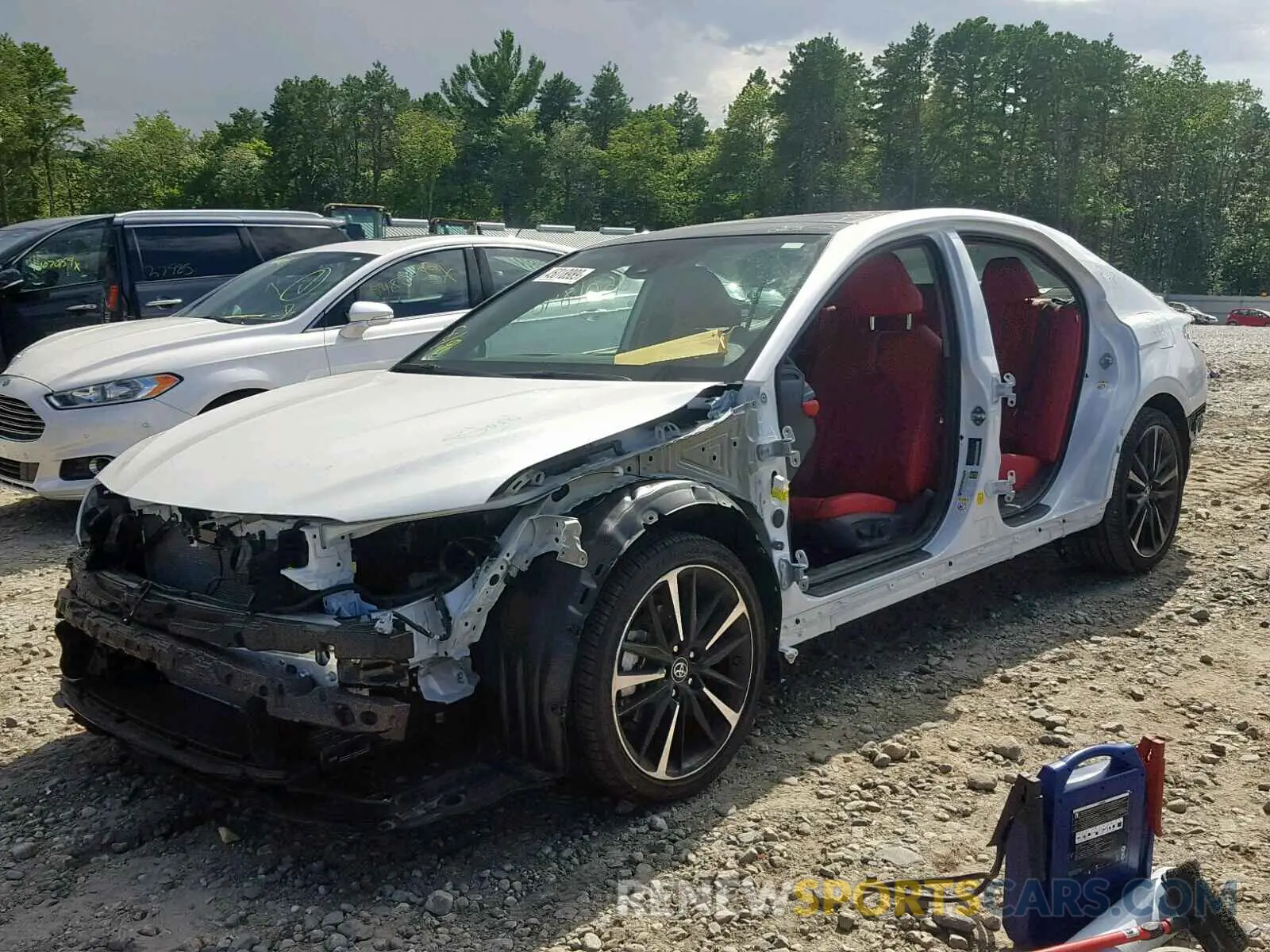 2 fotografías del automóvil dañado 4T1B61HK6KU757656 TOYOTA CAMRY 2019