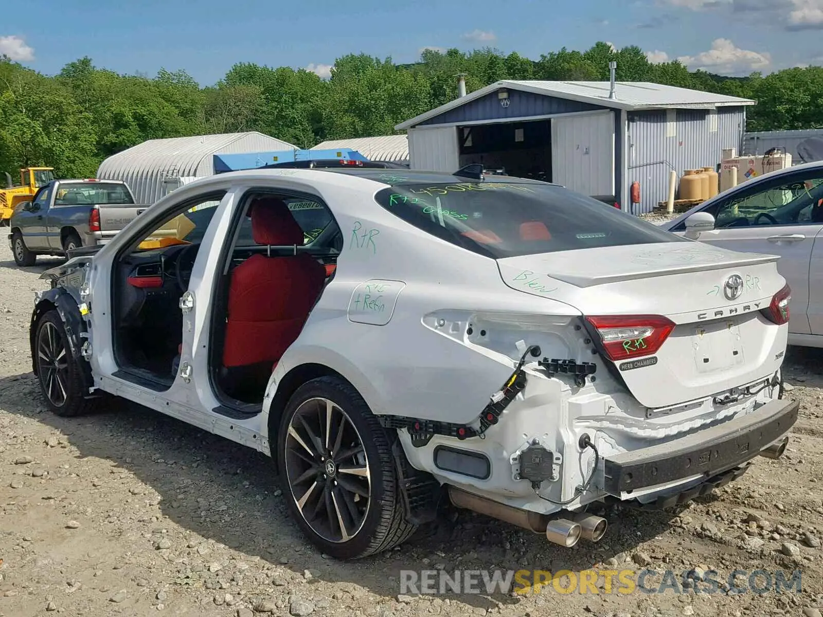 3 fotografías del automóvil dañado 4T1B61HK6KU757656 TOYOTA CAMRY 2019