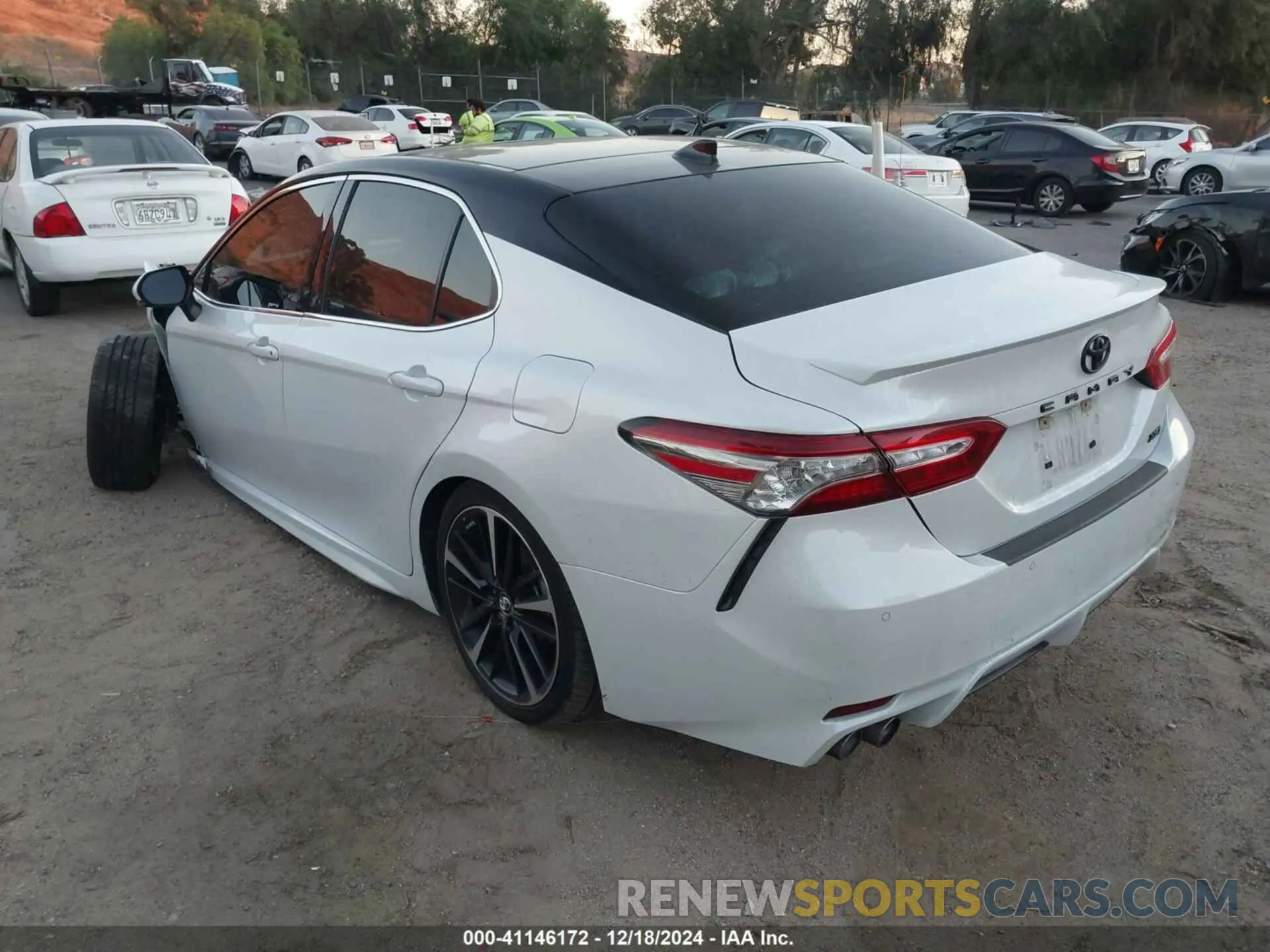 3 fotografías del automóvil dañado 4T1B61HK6KU818536 TOYOTA CAMRY 2019