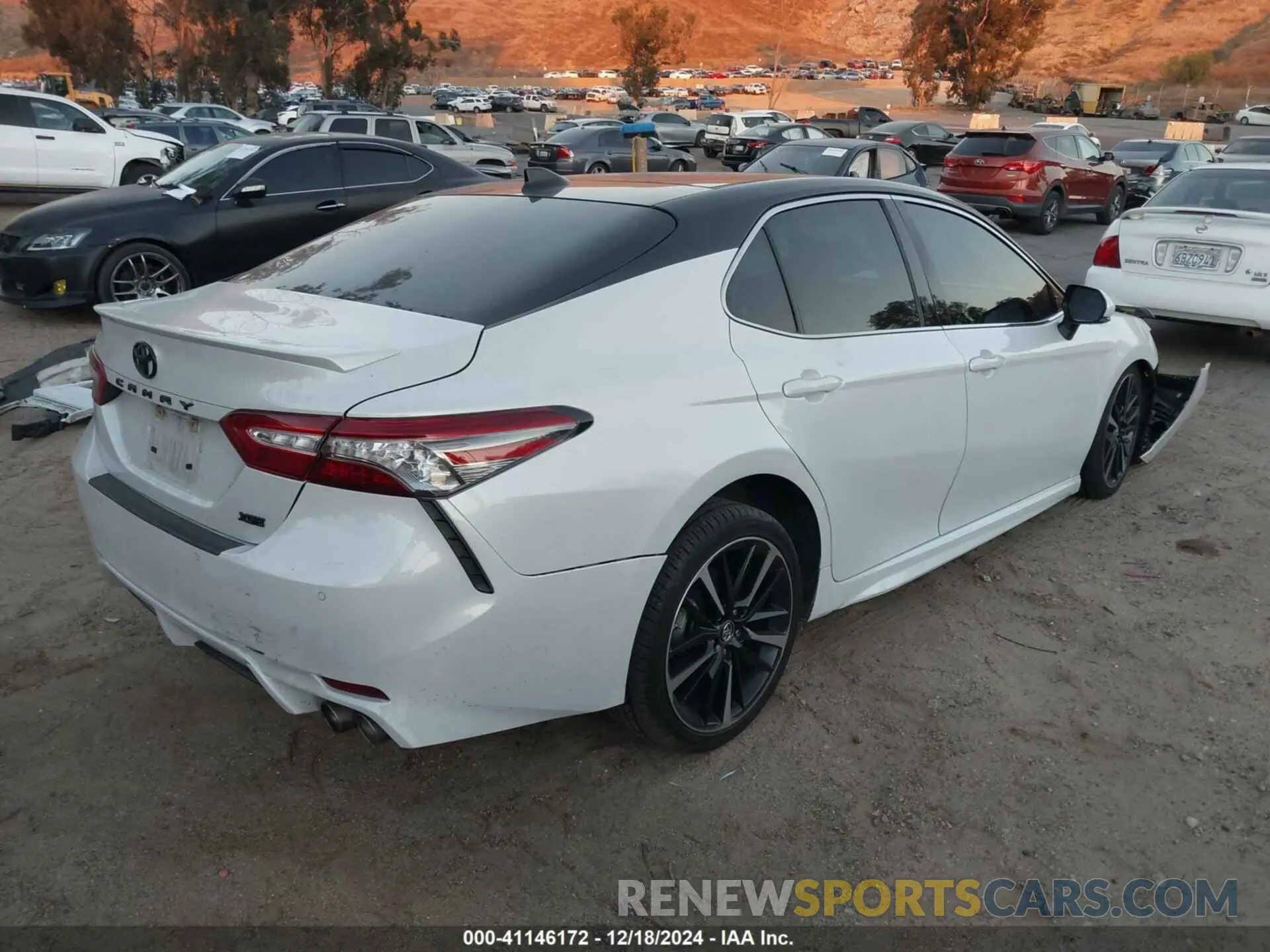 4 fotografías del automóvil dañado 4T1B61HK6KU818536 TOYOTA CAMRY 2019