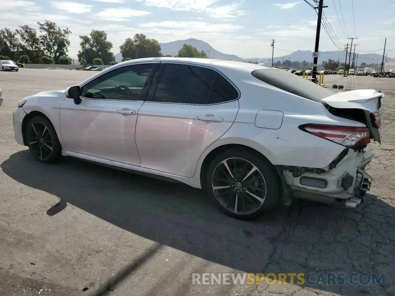 2 fotografías del automóvil dañado 4T1B61HK6KU840598 TOYOTA CAMRY 2019