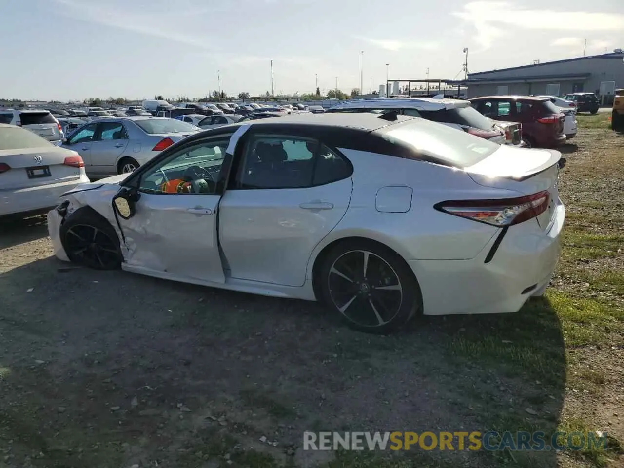 2 fotografías del automóvil dañado 4T1B61HK7KU297214 TOYOTA CAMRY 2019