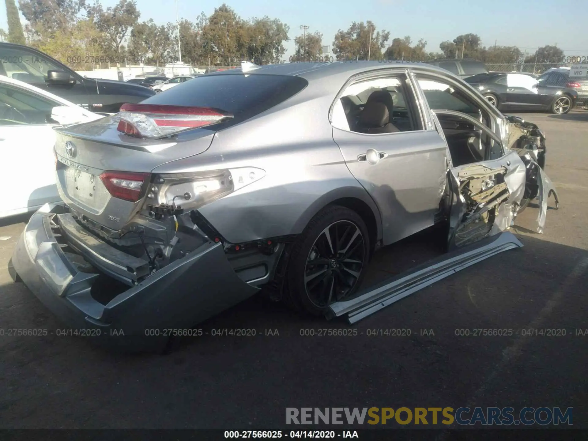 4 fotografías del automóvil dañado 4T1B61HK7KU744995 TOYOTA CAMRY 2019