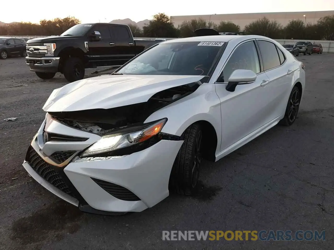 2 fotografías del automóvil dañado 4T1B61HK7KU751610 TOYOTA CAMRY 2019