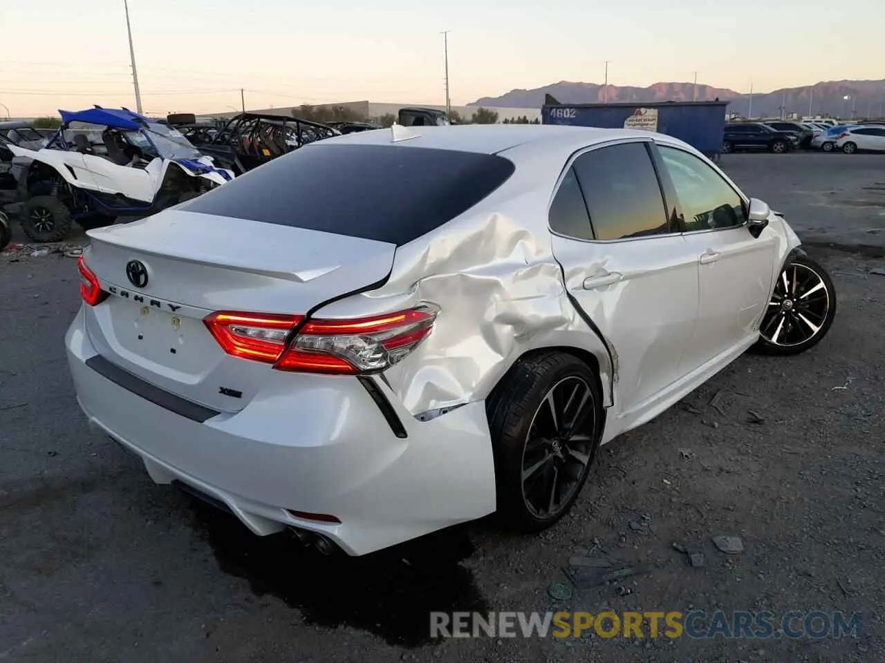 4 fotografías del automóvil dañado 4T1B61HK7KU751610 TOYOTA CAMRY 2019
