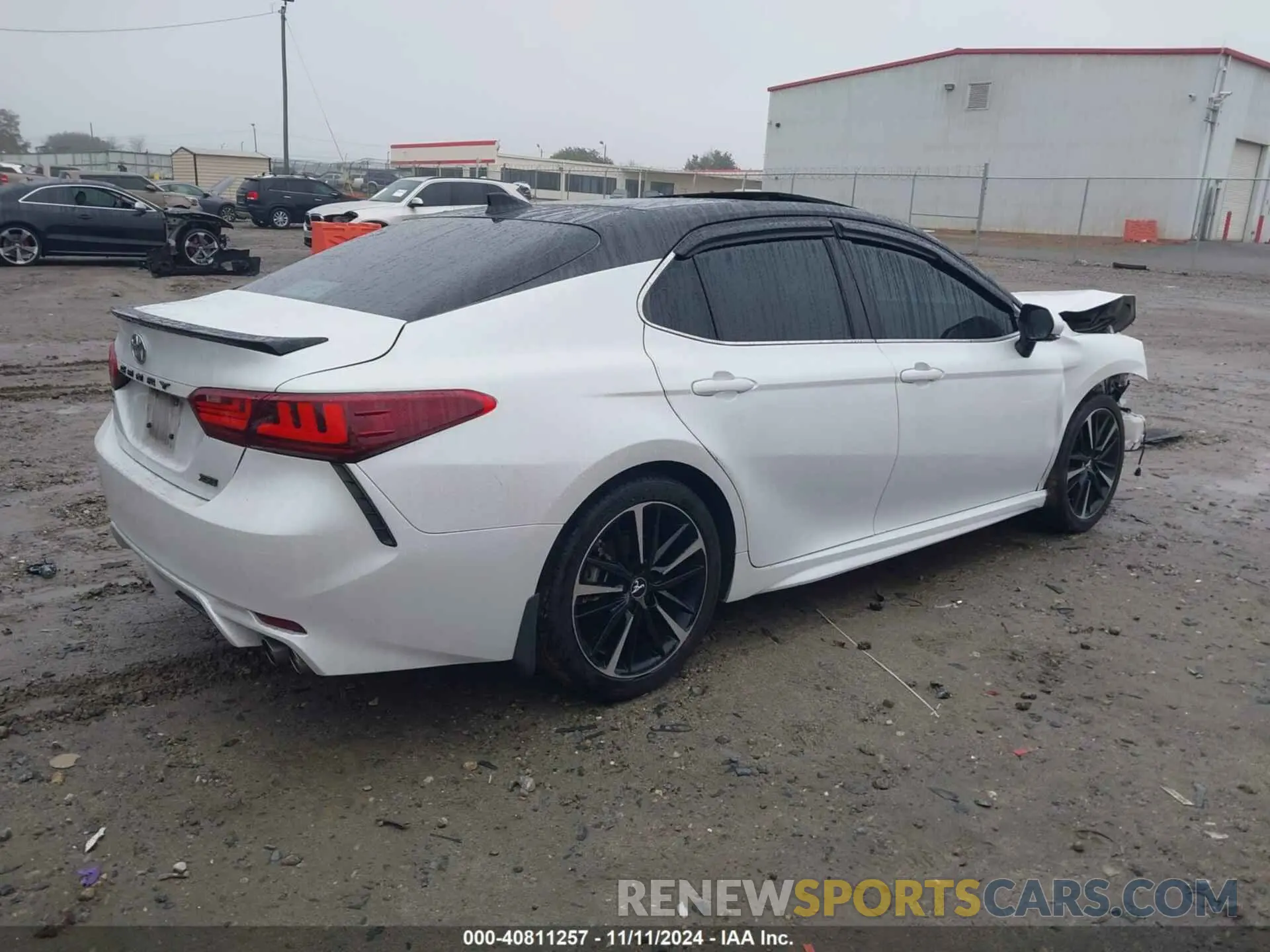 4 fotografías del automóvil dañado 4T1B61HK7KU824975 TOYOTA CAMRY 2019