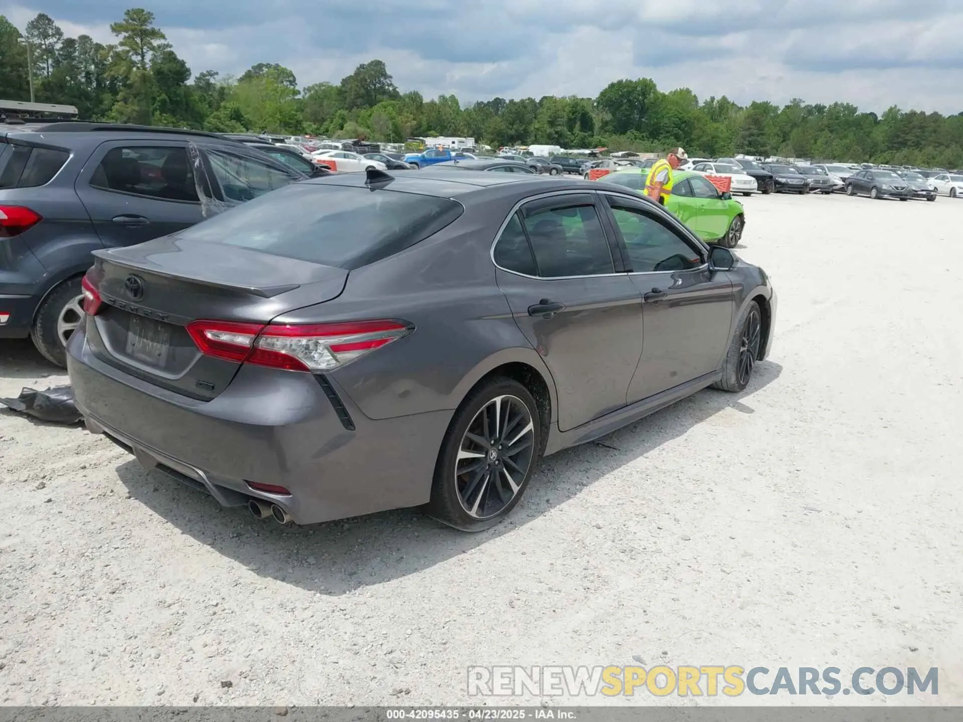 4 fotografías del automóvil dañado 4T1B61HK7KU841193 TOYOTA CAMRY 2019