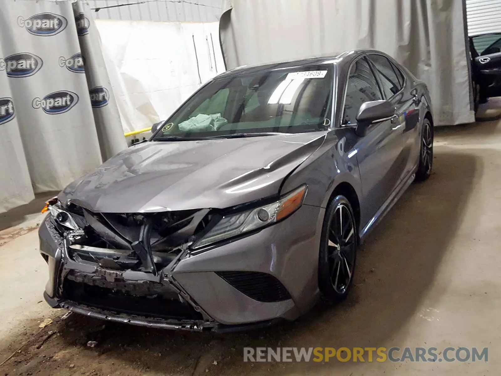 2 fotografías del automóvil dañado 4T1B61HK8KU181391 TOYOTA CAMRY 2019