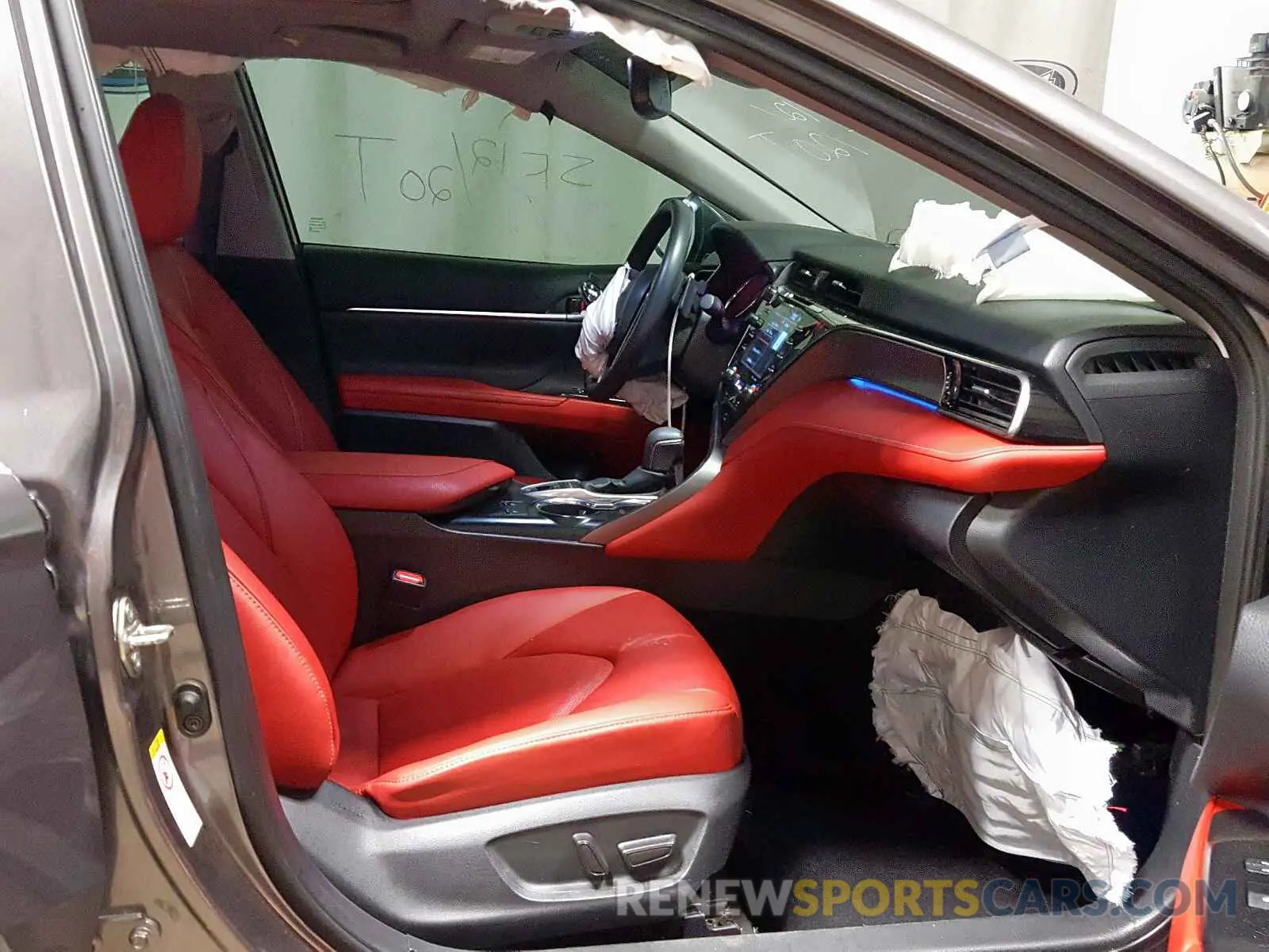 5 fotografías del automóvil dañado 4T1B61HK8KU181391 TOYOTA CAMRY 2019