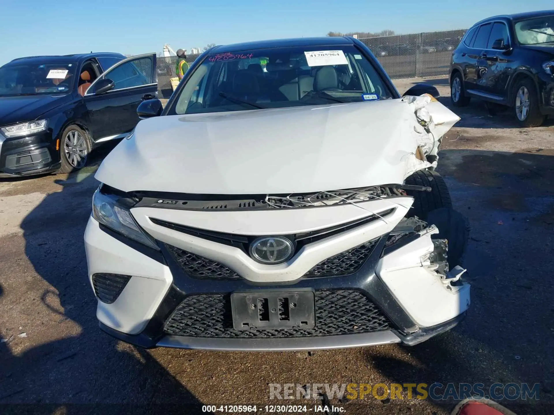 13 fotografías del automóvil dañado 4T1B61HK8KU198420 TOYOTA CAMRY 2019