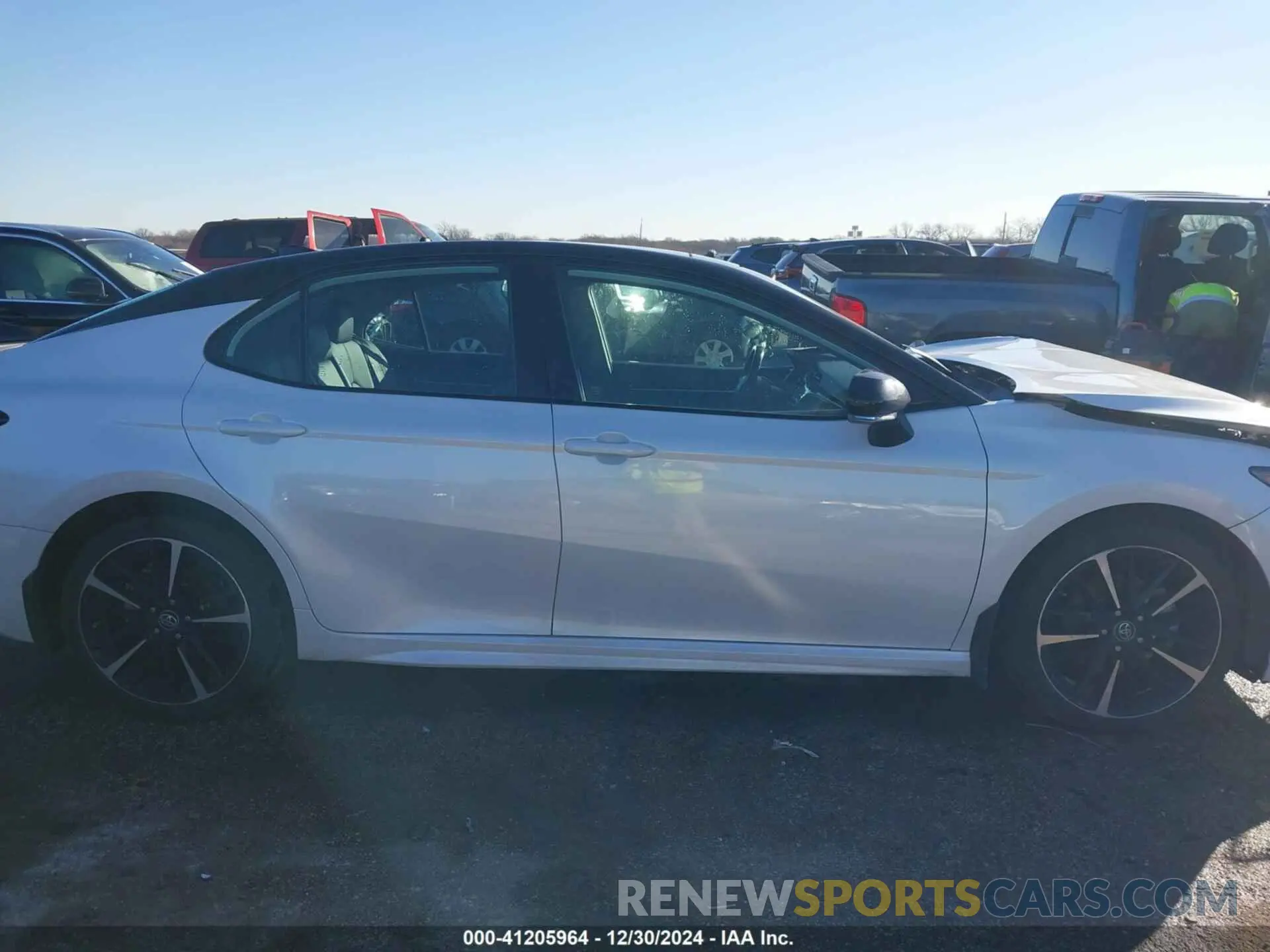14 fotografías del automóvil dañado 4T1B61HK8KU198420 TOYOTA CAMRY 2019