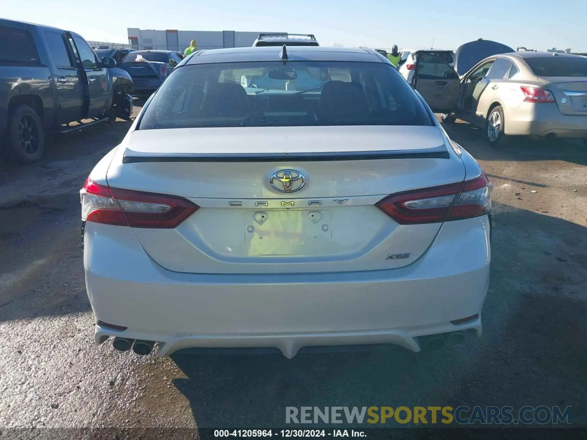 17 fotografías del automóvil dañado 4T1B61HK8KU198420 TOYOTA CAMRY 2019
