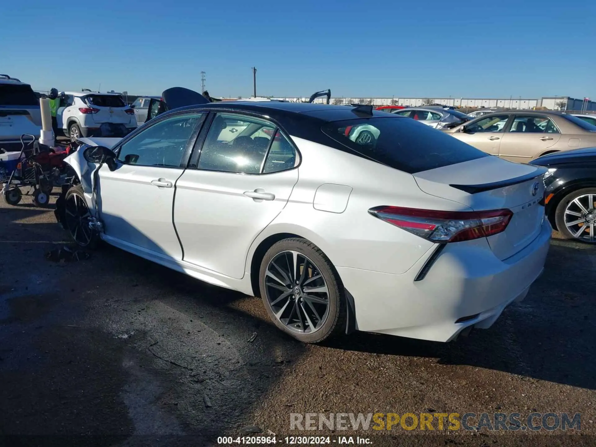 3 fotografías del automóvil dañado 4T1B61HK8KU198420 TOYOTA CAMRY 2019