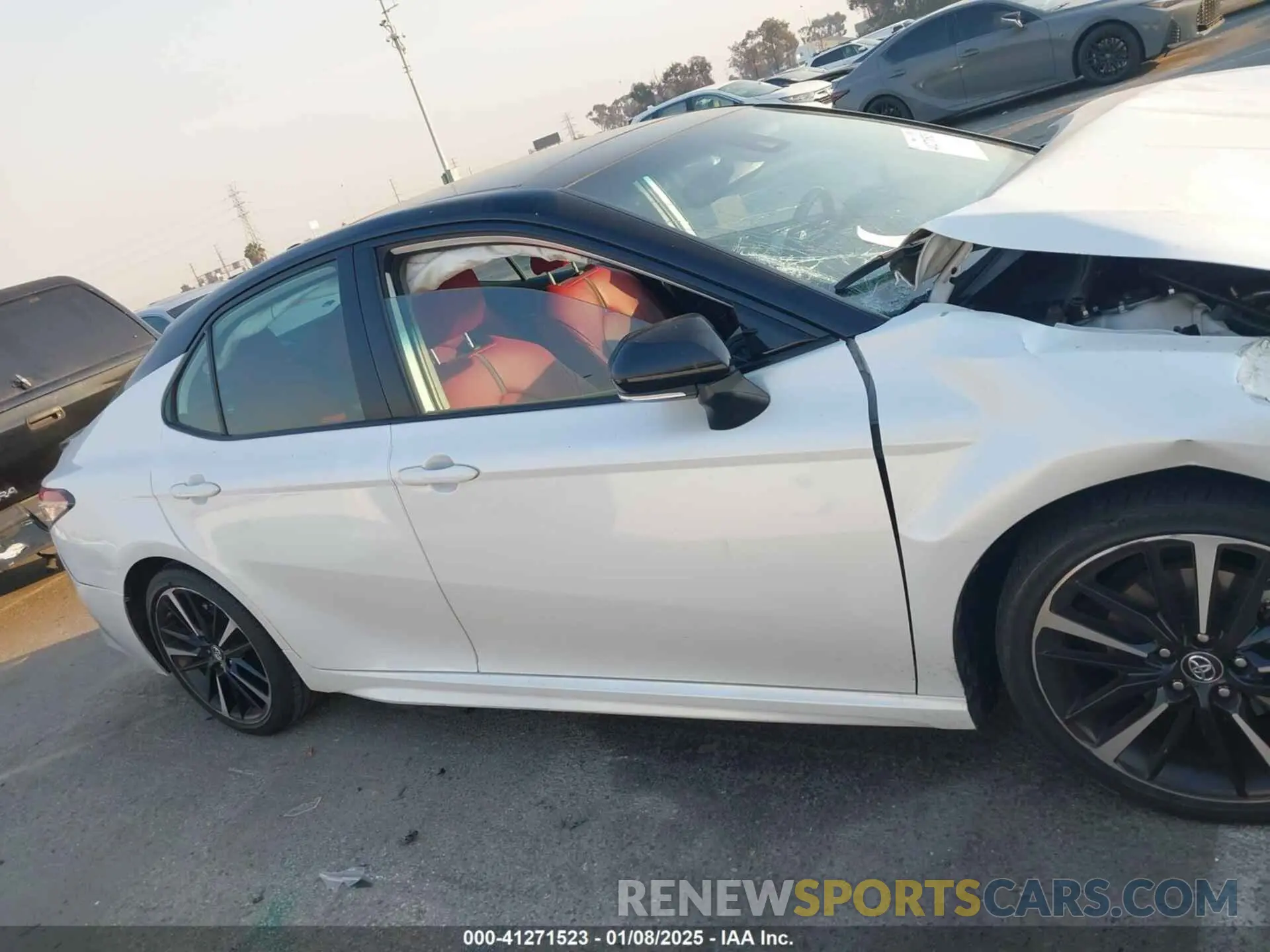 12 fotografías del automóvil dañado 4T1B61HK8KU263508 TOYOTA CAMRY 2019