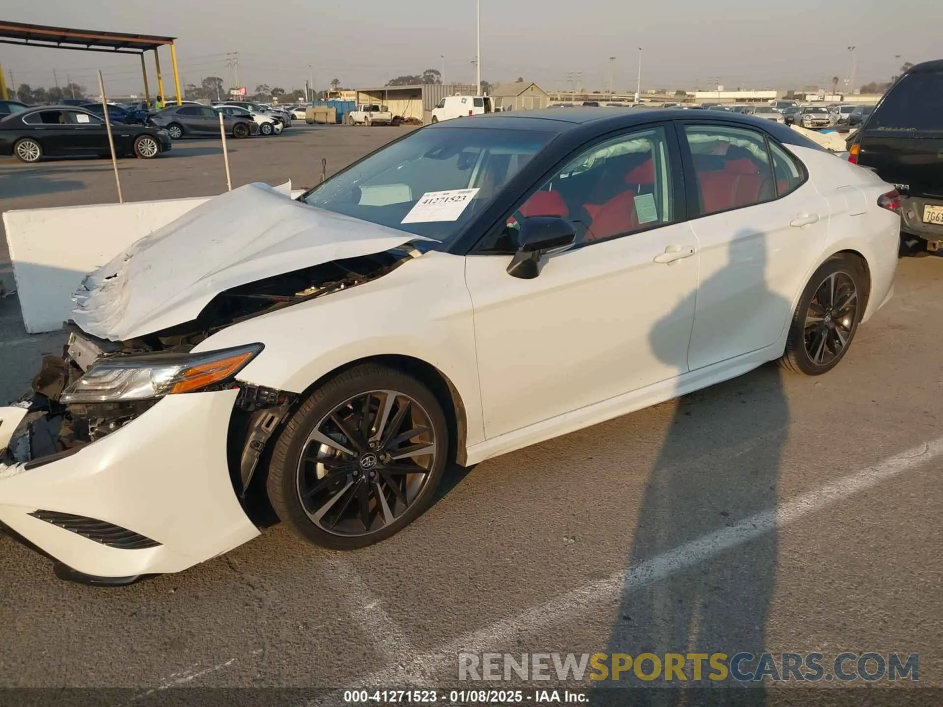 2 fotografías del automóvil dañado 4T1B61HK8KU263508 TOYOTA CAMRY 2019