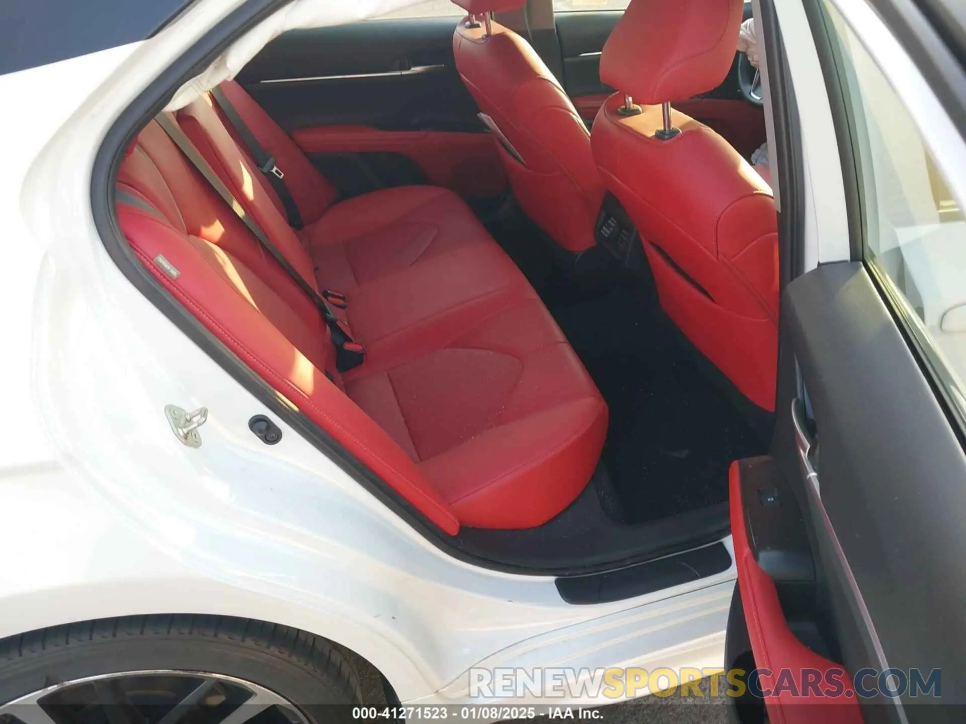 8 fotografías del automóvil dañado 4T1B61HK8KU263508 TOYOTA CAMRY 2019