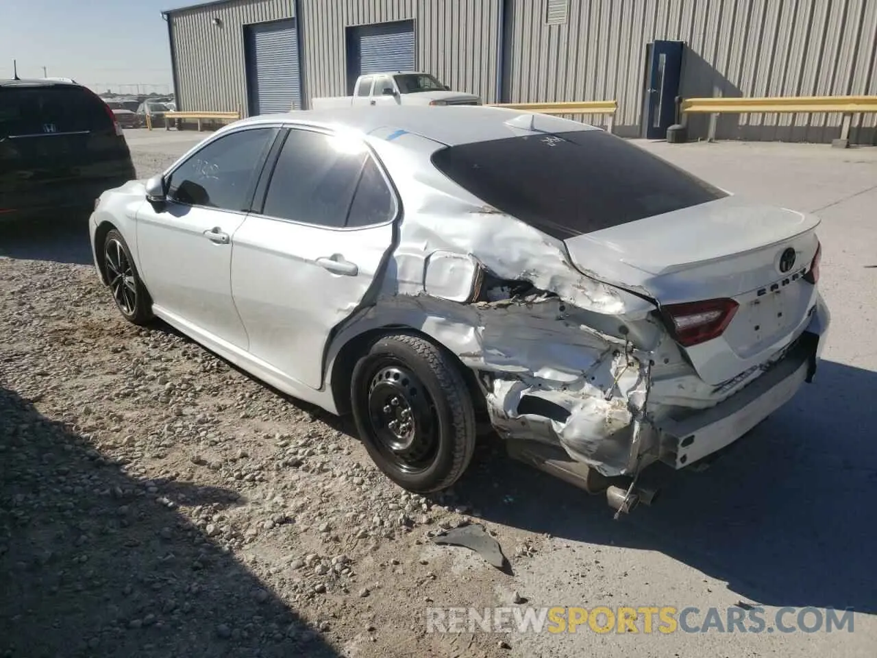 3 fotografías del automóvil dañado 4T1B61HK8KU704389 TOYOTA CAMRY 2019