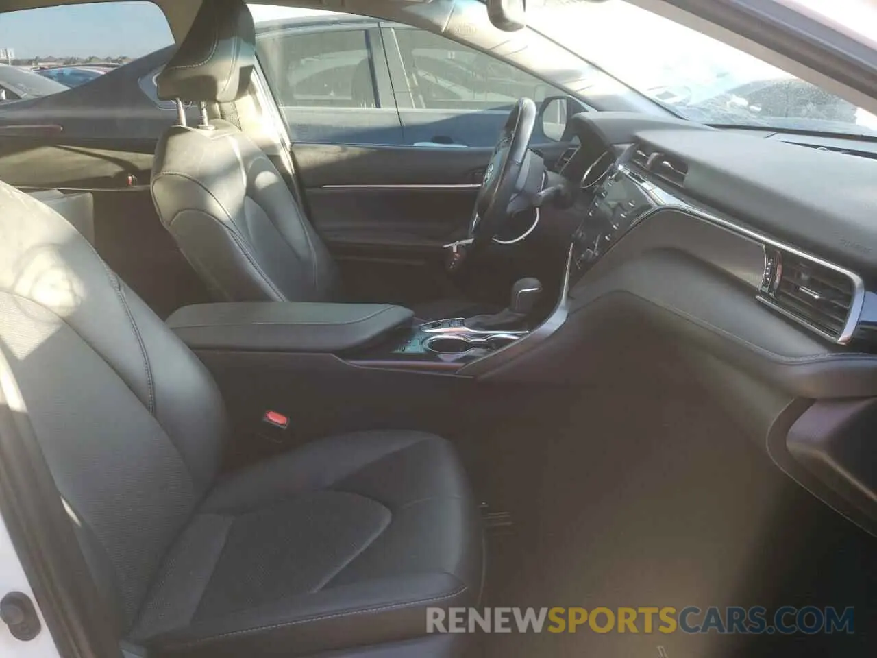 5 fotografías del automóvil dañado 4T1B61HK8KU704389 TOYOTA CAMRY 2019