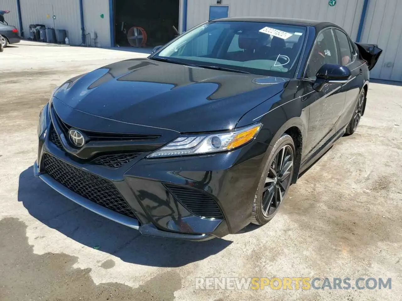 2 fotografías del automóvil dañado 4T1B61HK8KU724741 TOYOTA CAMRY 2019