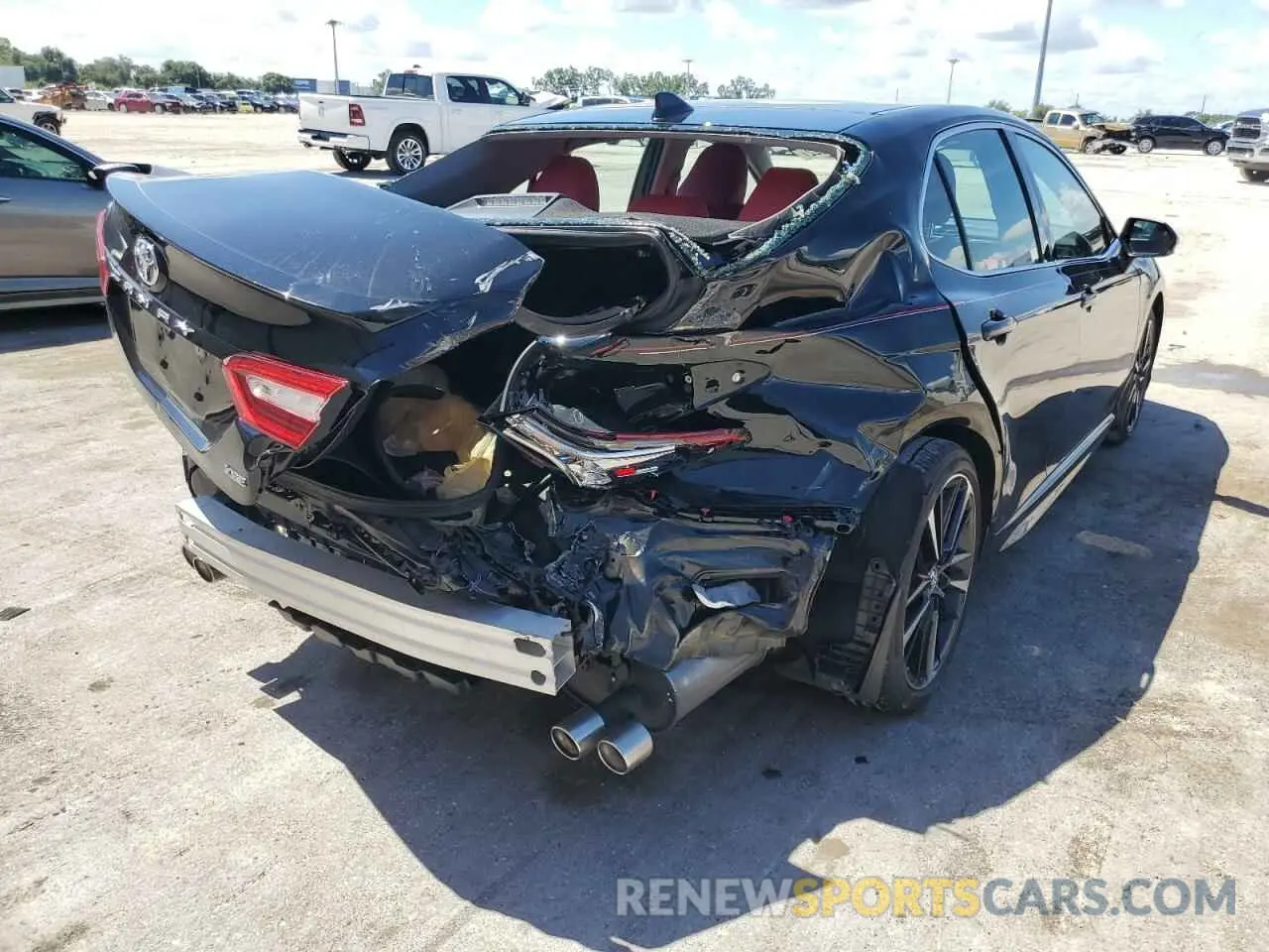 4 fotografías del automóvil dañado 4T1B61HK8KU724741 TOYOTA CAMRY 2019