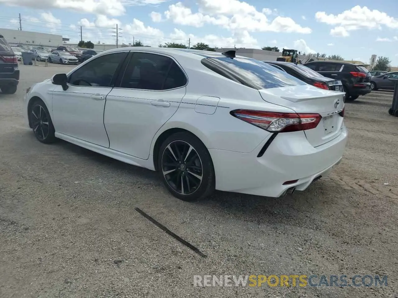 2 fotografías del automóvil dañado 4T1B61HK8KU798533 TOYOTA CAMRY 2019