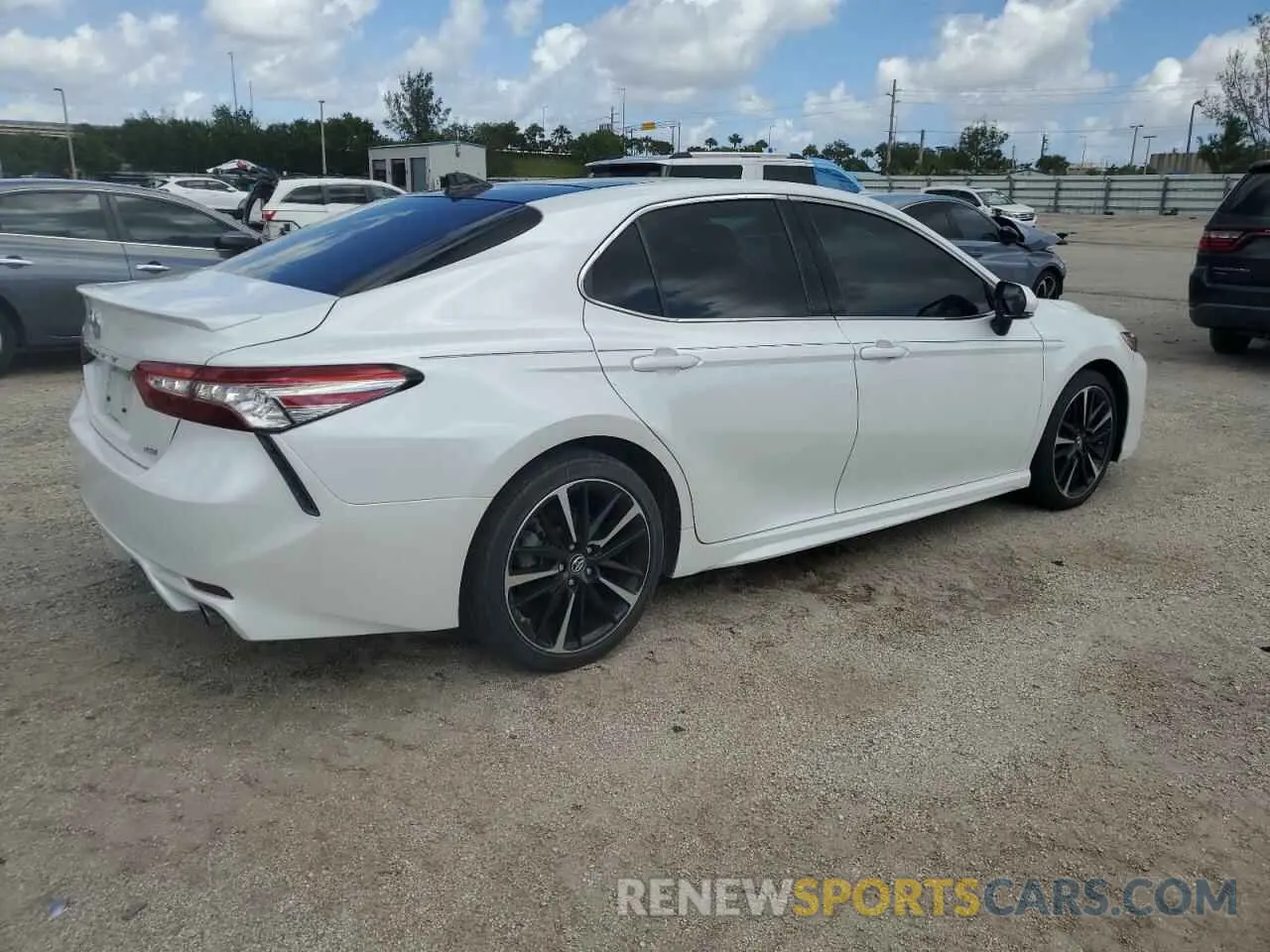 3 fotografías del automóvil dañado 4T1B61HK8KU798533 TOYOTA CAMRY 2019