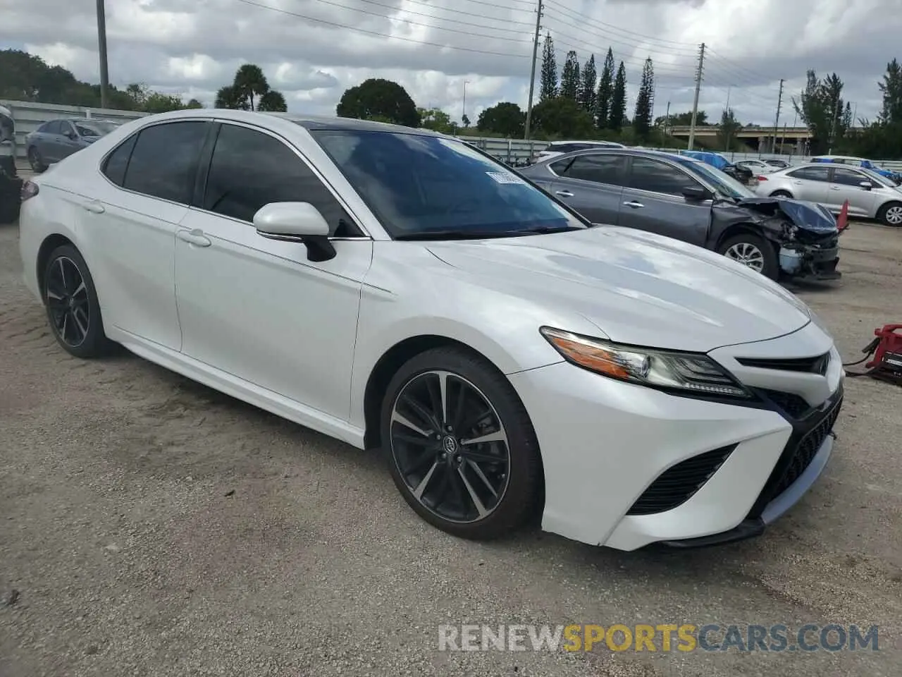 4 fotografías del automóvil dañado 4T1B61HK8KU798533 TOYOTA CAMRY 2019