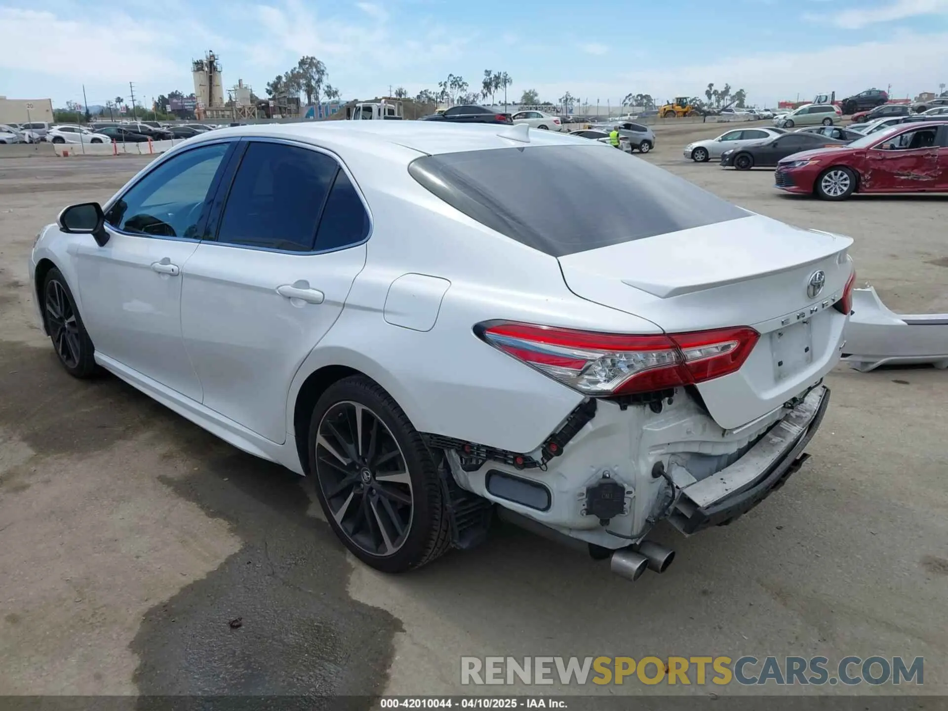 3 fotografías del automóvil dañado 4T1B61HK8KU803178 TOYOTA CAMRY 2019