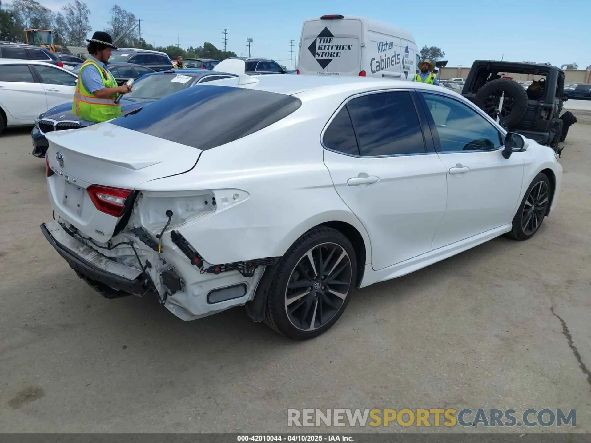 4 fotografías del automóvil dañado 4T1B61HK8KU803178 TOYOTA CAMRY 2019