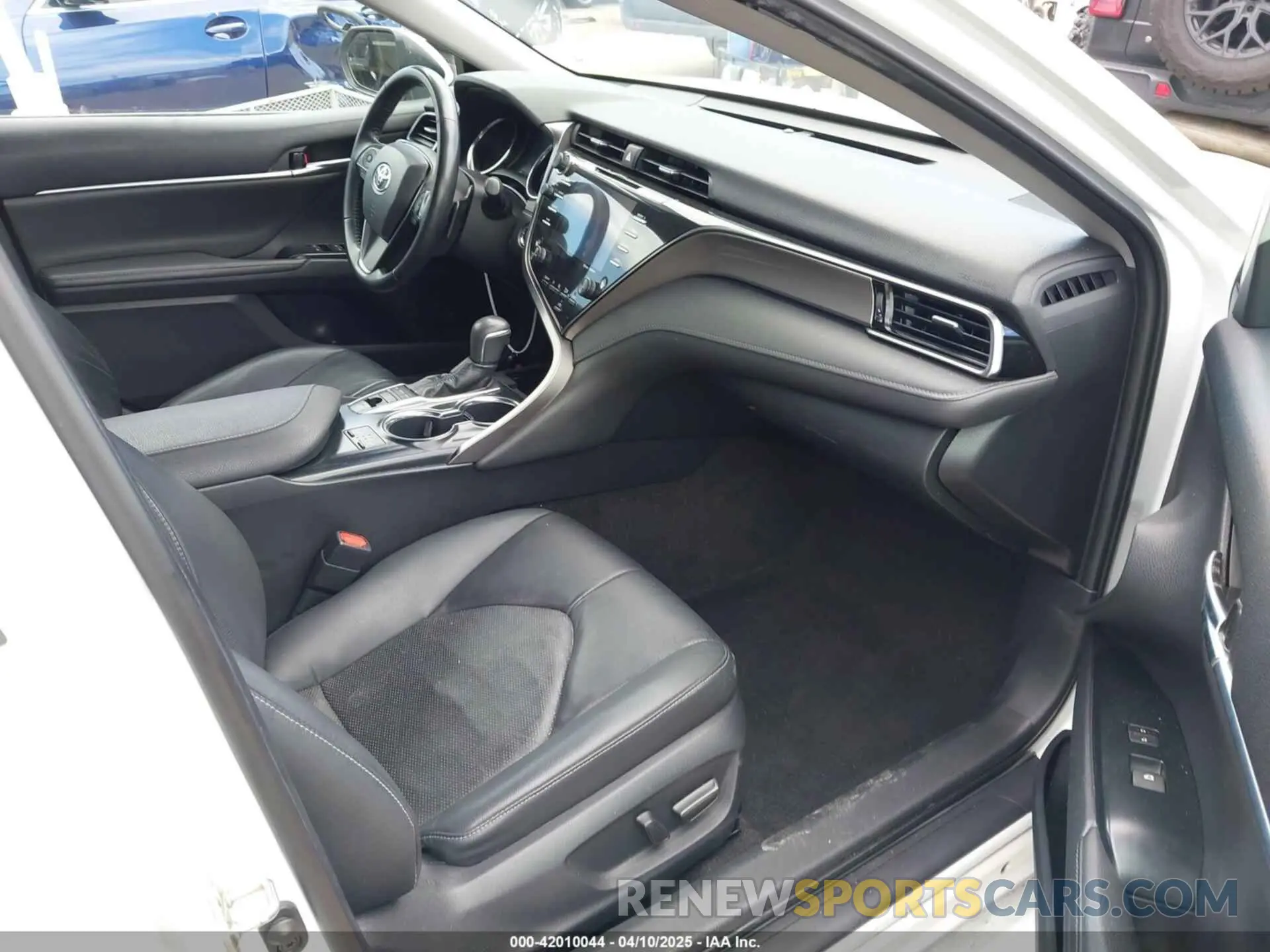 5 fotografías del automóvil dañado 4T1B61HK8KU803178 TOYOTA CAMRY 2019