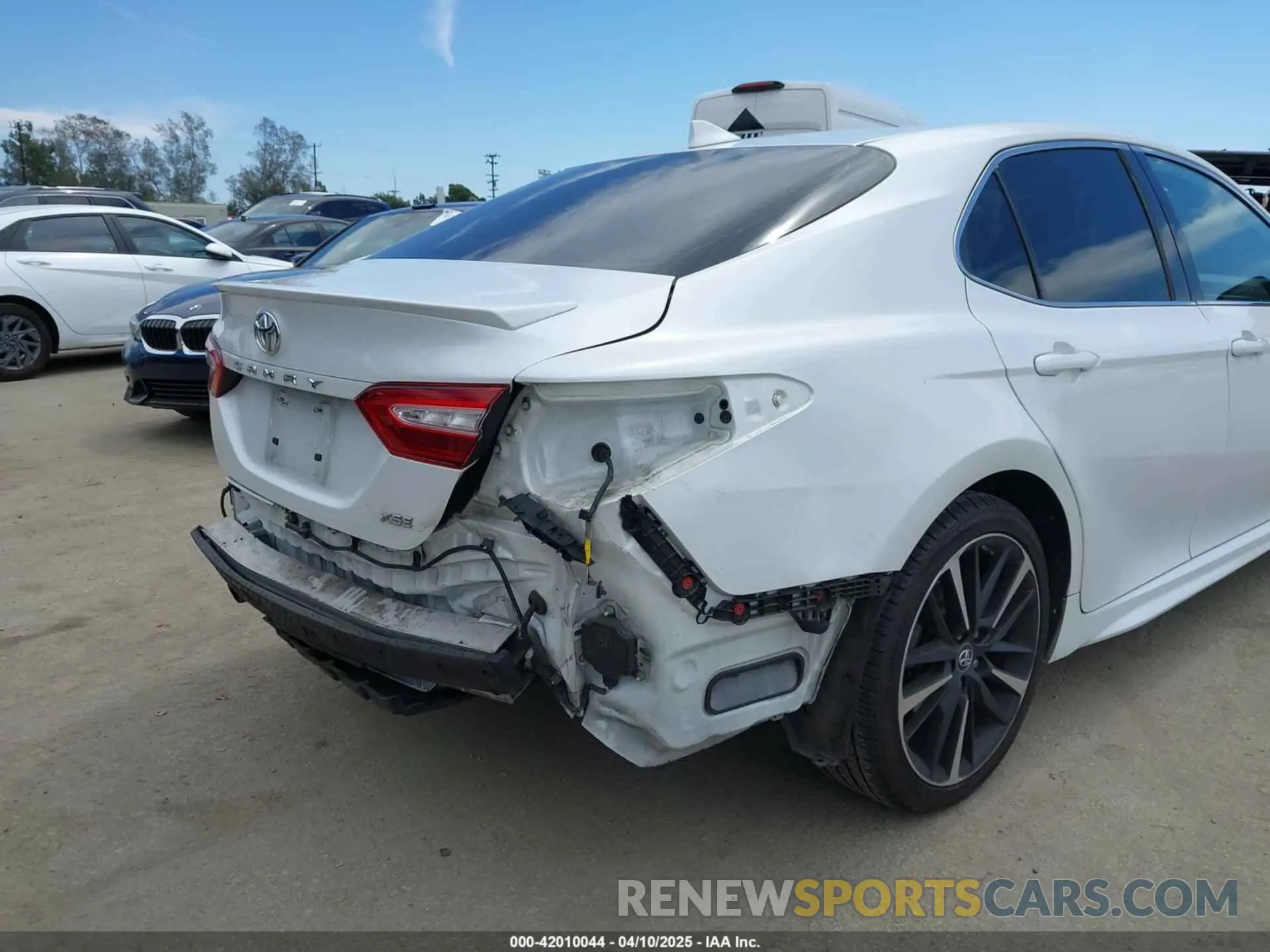 6 fotografías del automóvil dañado 4T1B61HK8KU803178 TOYOTA CAMRY 2019