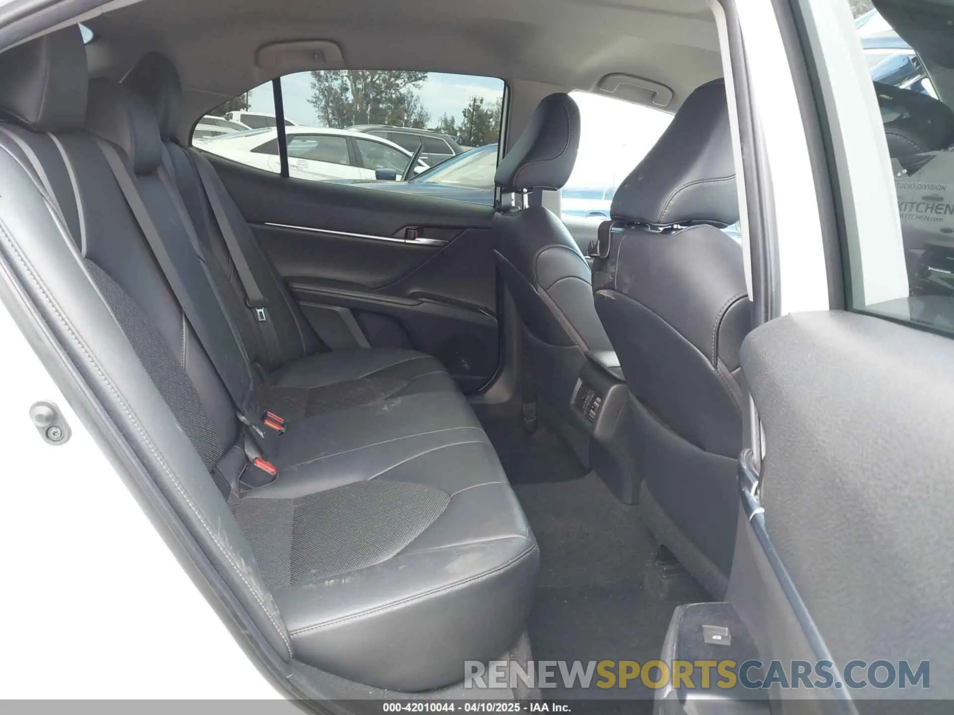8 fotografías del automóvil dañado 4T1B61HK8KU803178 TOYOTA CAMRY 2019