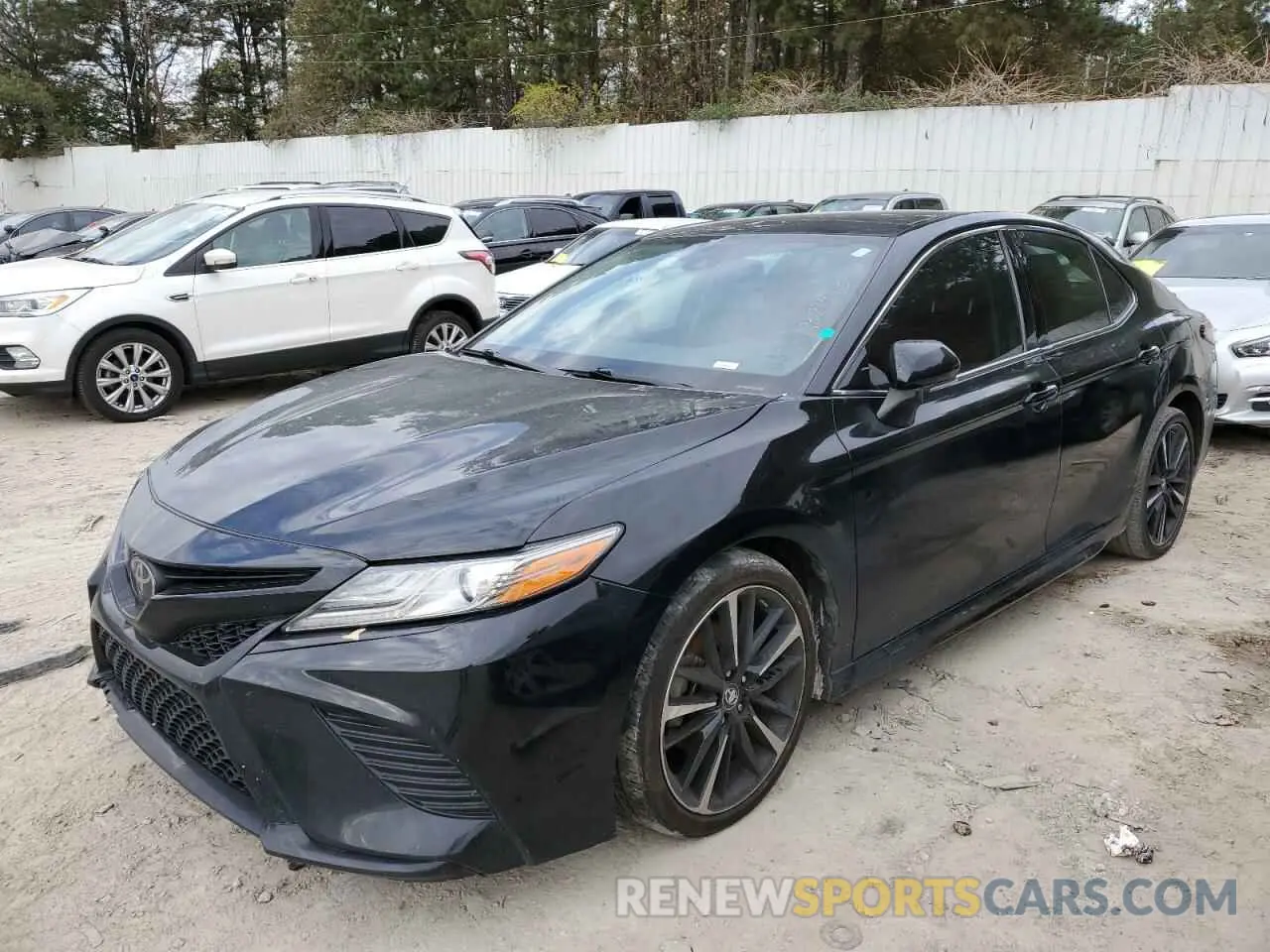2 fotografías del automóvil dañado 4T1B61HK8KU831224 TOYOTA CAMRY 2019