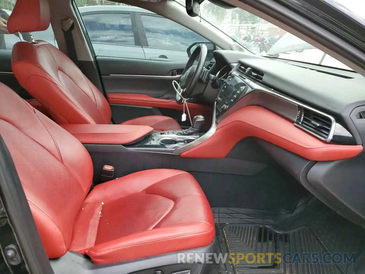 5 fotografías del automóvil dañado 4T1B61HK8KU831224 TOYOTA CAMRY 2019