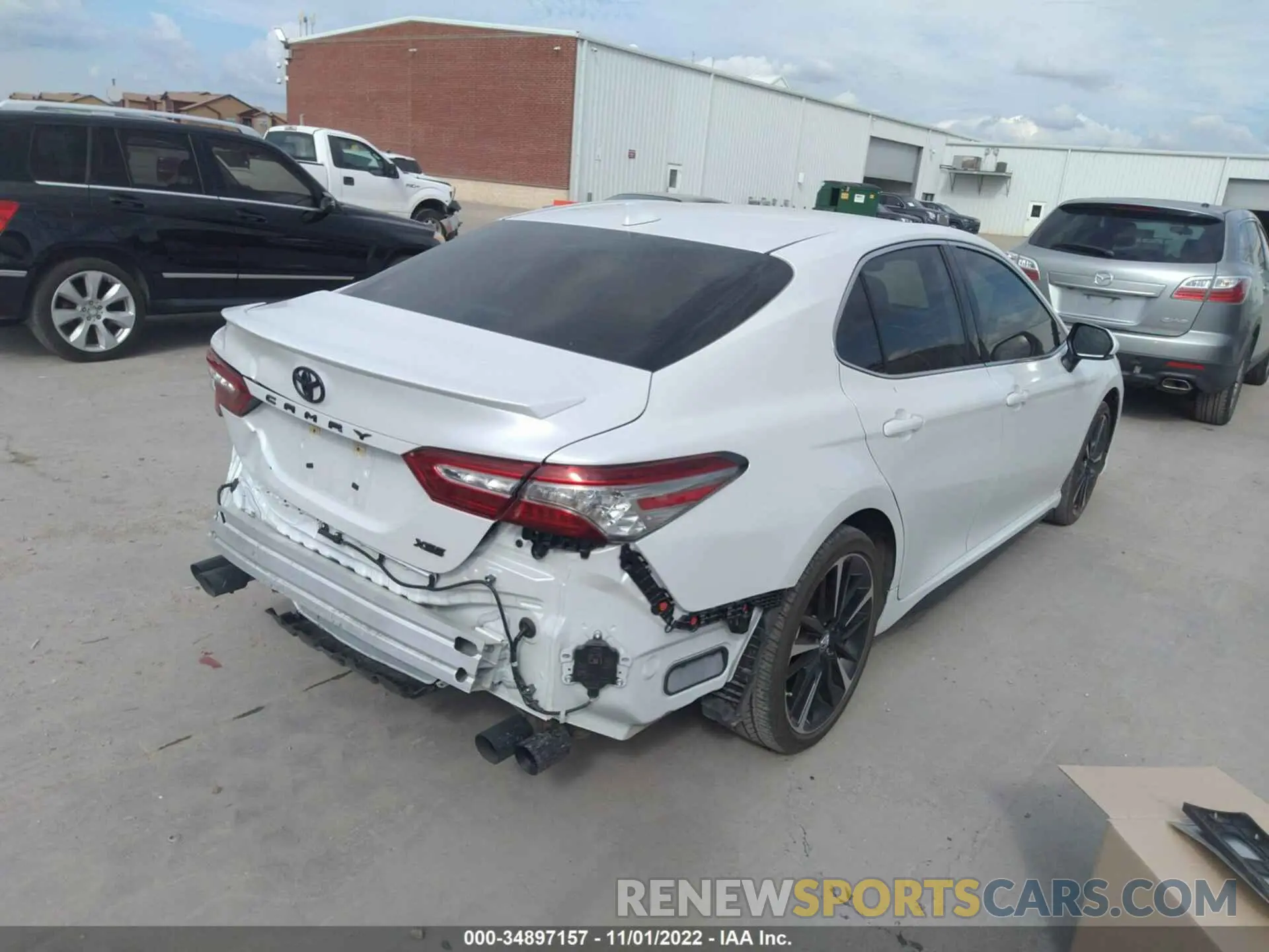 4 fotografías del automóvil dañado 4T1B61HK8KU842983 TOYOTA CAMRY 2019