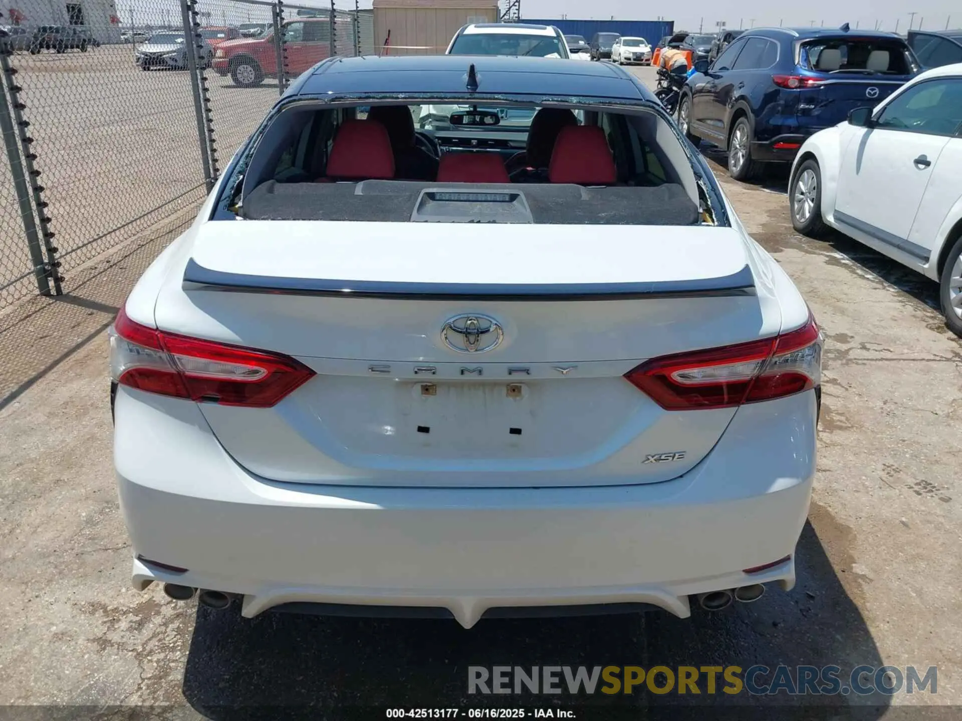 16 fotografías del automóvil dañado 4T1B61HK9KU262383 TOYOTA CAMRY 2019
