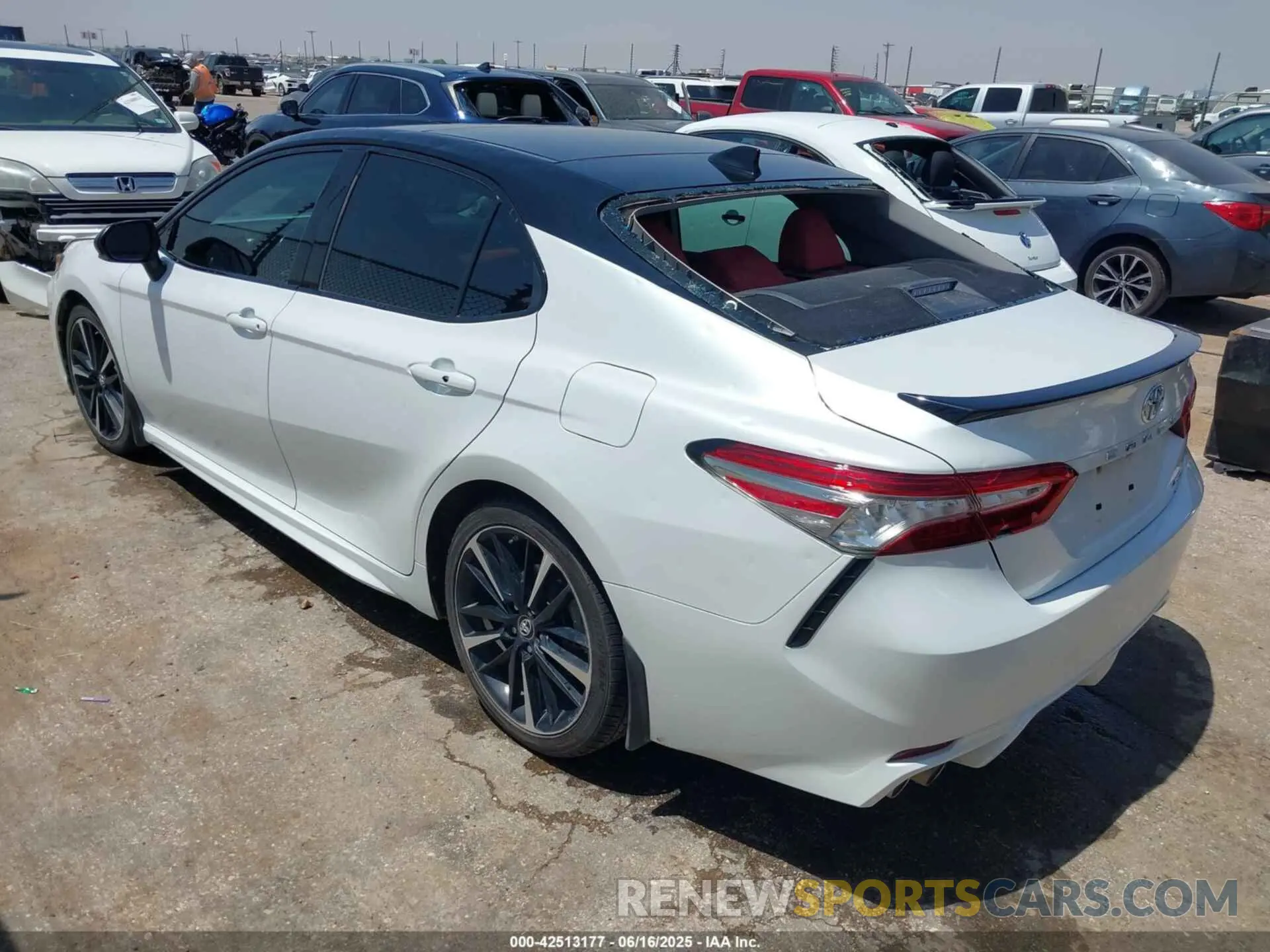 3 fotografías del automóvil dañado 4T1B61HK9KU262383 TOYOTA CAMRY 2019