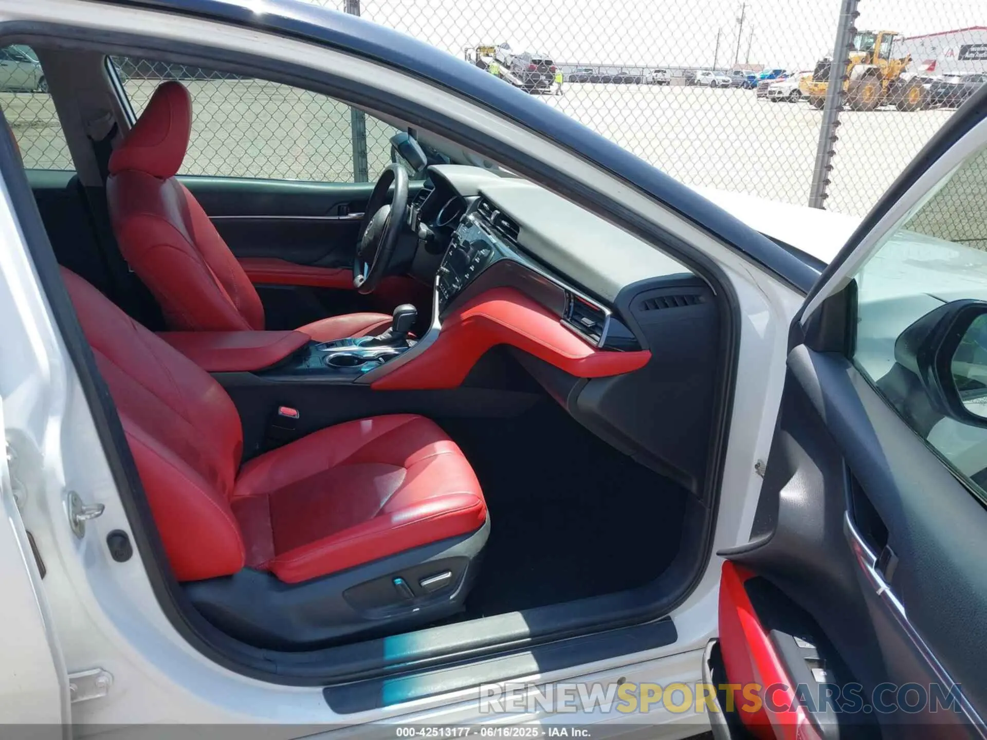 5 fotografías del automóvil dañado 4T1B61HK9KU262383 TOYOTA CAMRY 2019
