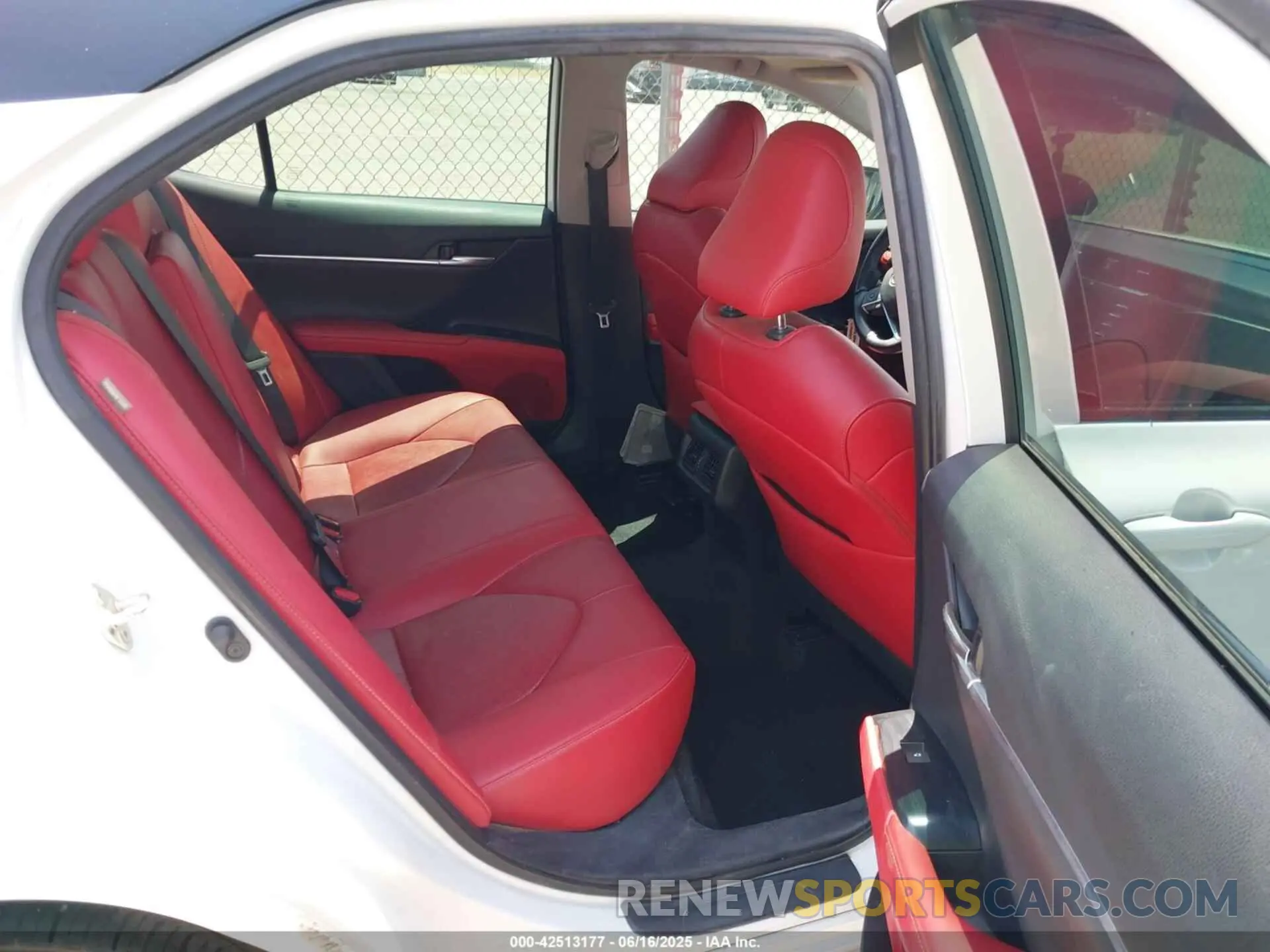 8 fotografías del automóvil dañado 4T1B61HK9KU262383 TOYOTA CAMRY 2019