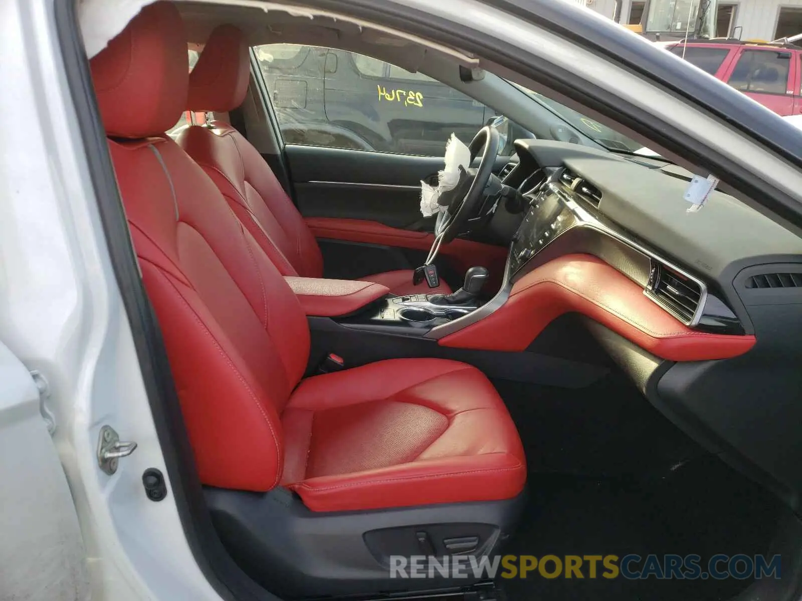 5 fotografías del automóvil dañado 4T1B61HK9KU293990 TOYOTA CAMRY 2019