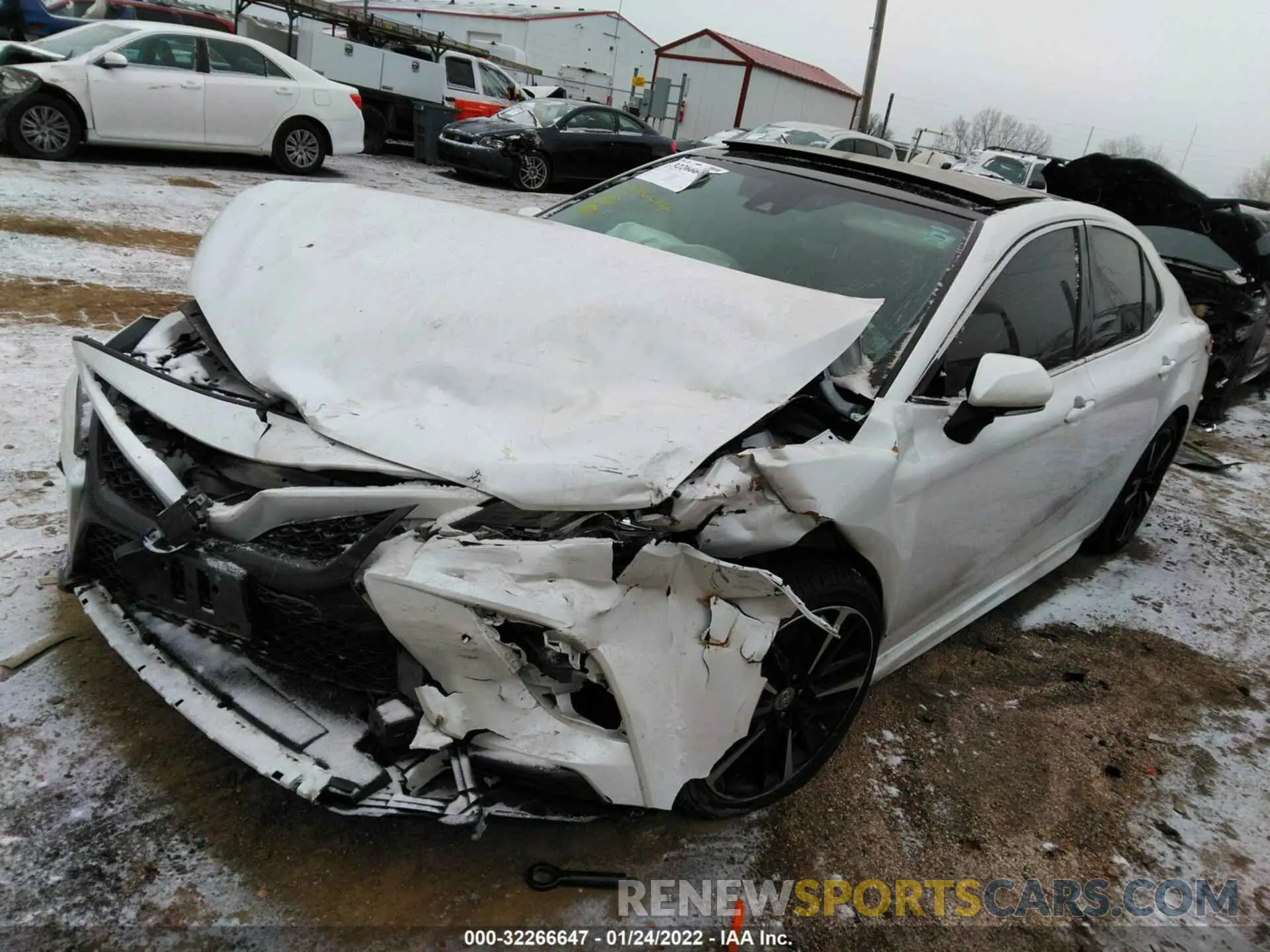2 fotografías del automóvil dañado 4T1B61HK9KU712727 TOYOTA CAMRY 2019
